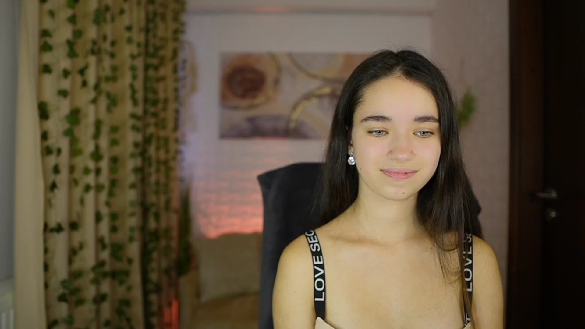 Gallery image thumbnail from Gia_Paige18's myfreecams stream on, 11/26/2024, 13:15 image 12 of 20