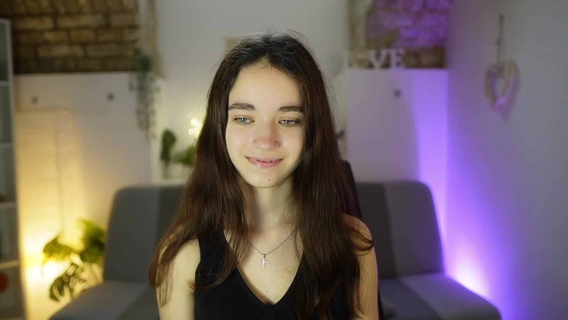 Gallery image thumbnail from Gia_Paige18's myfreecams stream on, 04/23/2025, 11:23 image 9 of 20