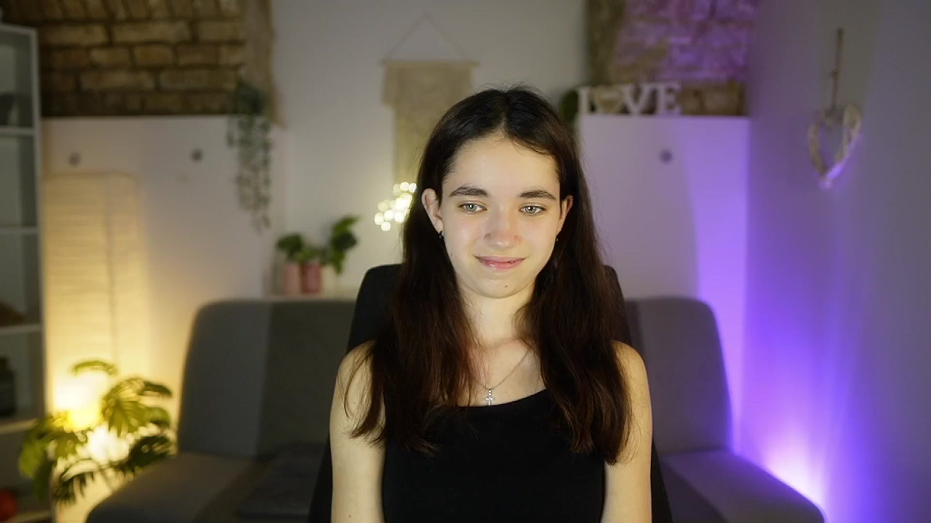 Gallery image thumbnail from Gia_Paige18's myfreecams stream on, 04/24/2025, 17:46 image 16 of 20