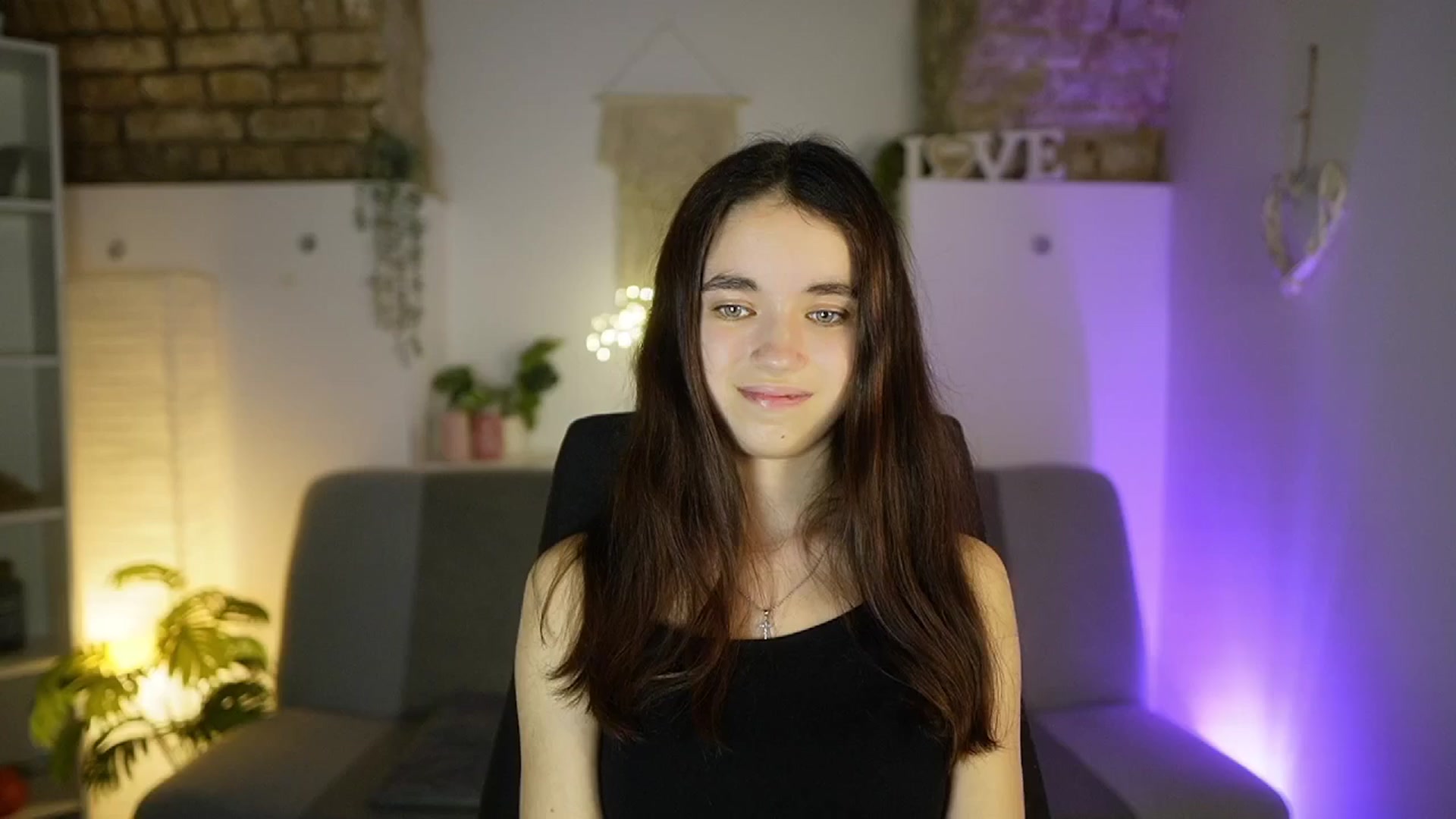 Gallery image thumbnail from Gia_Paige18's myfreecams stream on, 04/24/2025, 17:46 image 15 of 20