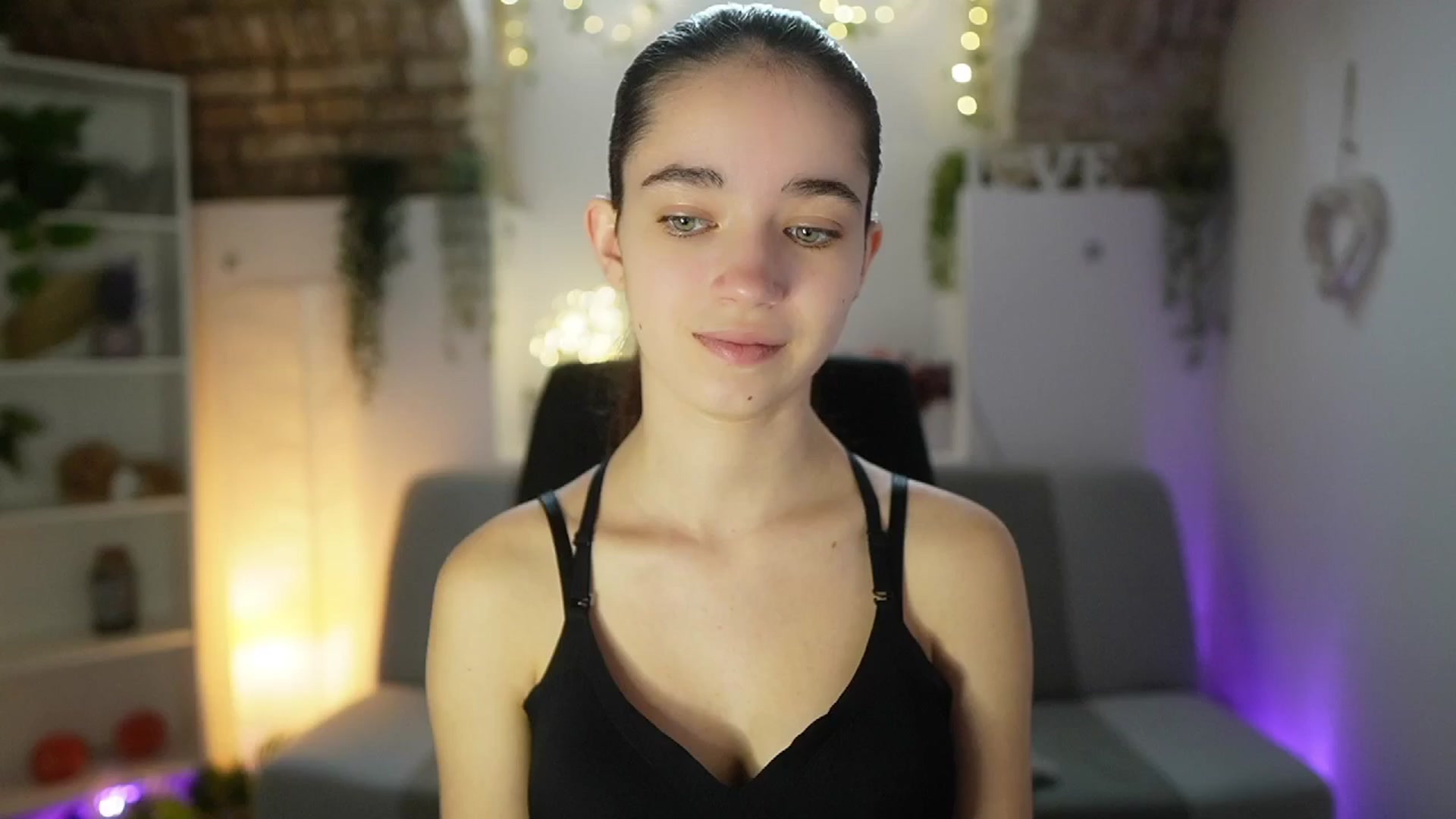 Gallery image thumbnail from Gia_Paige18's myfreecams stream on, 05/25/2025, 09:48 image 1 of 20