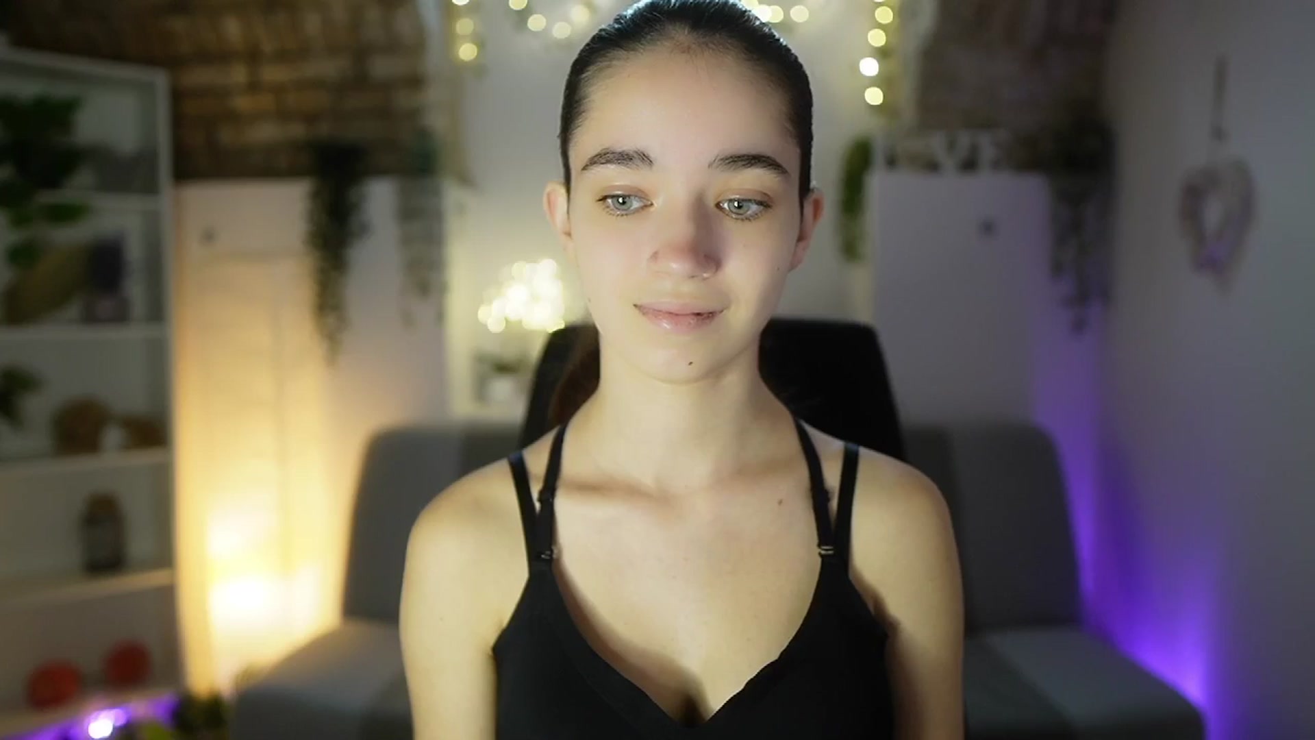 Gallery image thumbnail from Gia_Paige18's myfreecams stream on, 05/25/2025, 09:48 image 15 of 20