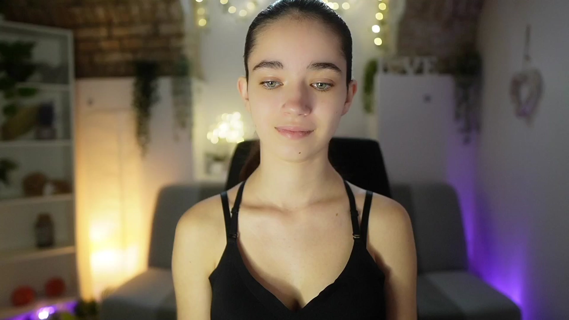 Gallery image thumbnail from Gia_Paige18's myfreecams stream on, 05/25/2025, 09:48 image 9 of 20