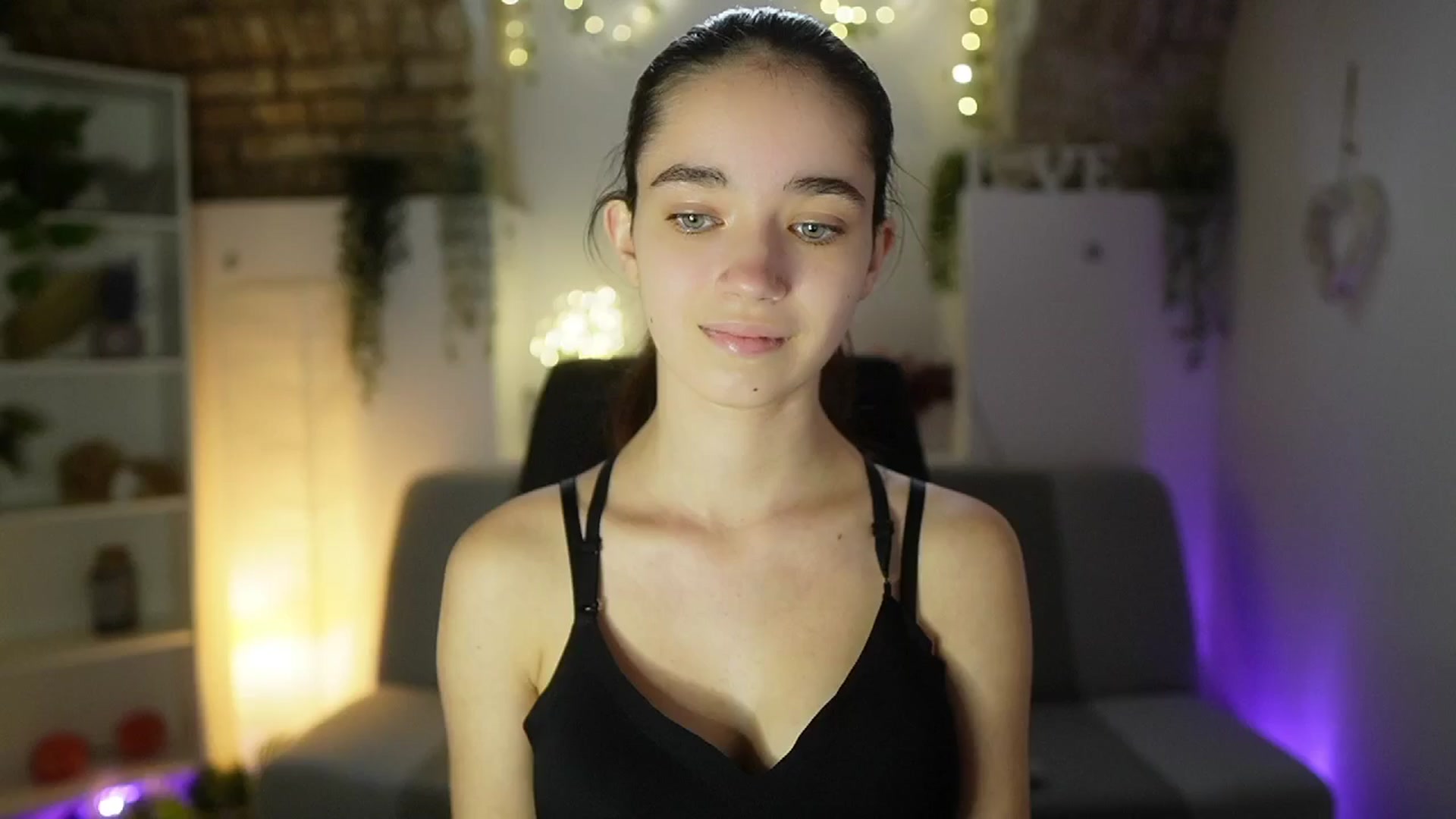 Gallery image thumbnail from Gia_Paige18's myfreecams stream on, 05/25/2025, 11:36 image 10 of 20