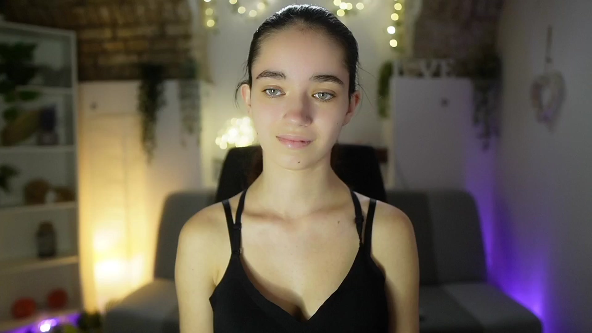 Gallery image thumbnail from Gia_Paige18's myfreecams stream on, 05/25/2025, 11:36 image 18 of 20