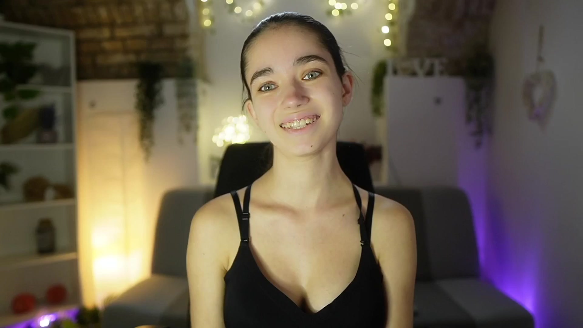 Gallery image thumbnail from Gia_Paige18's myfreecams stream on, 05/25/2025, 11:36 image 7 of 20