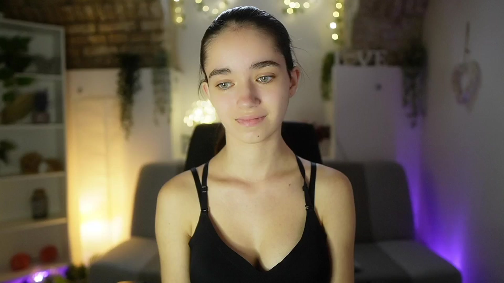 Gallery image thumbnail from Gia_Paige18's myfreecams stream on, 05/25/2025, 11:36 image 6 of 20