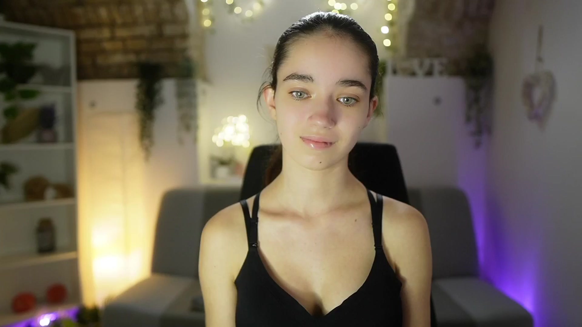 Gallery image thumbnail from Gia_Paige18's myfreecams stream on, 05/25/2025, 12:55 image 10 of 20