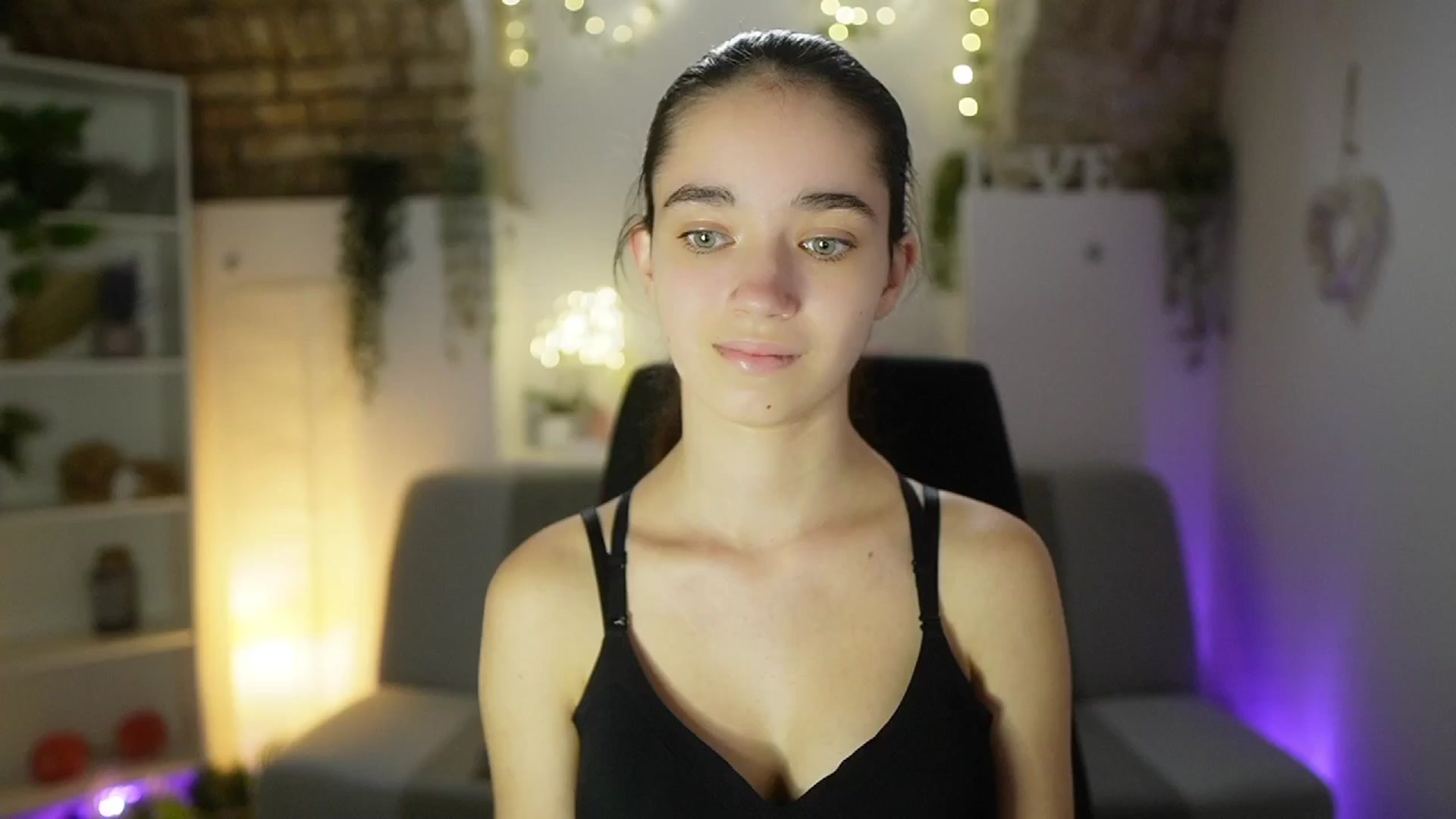 Gallery image thumbnail from Gia_Paige18's myfreecams stream on, 05/25/2025, 12:55 image 9 of 20