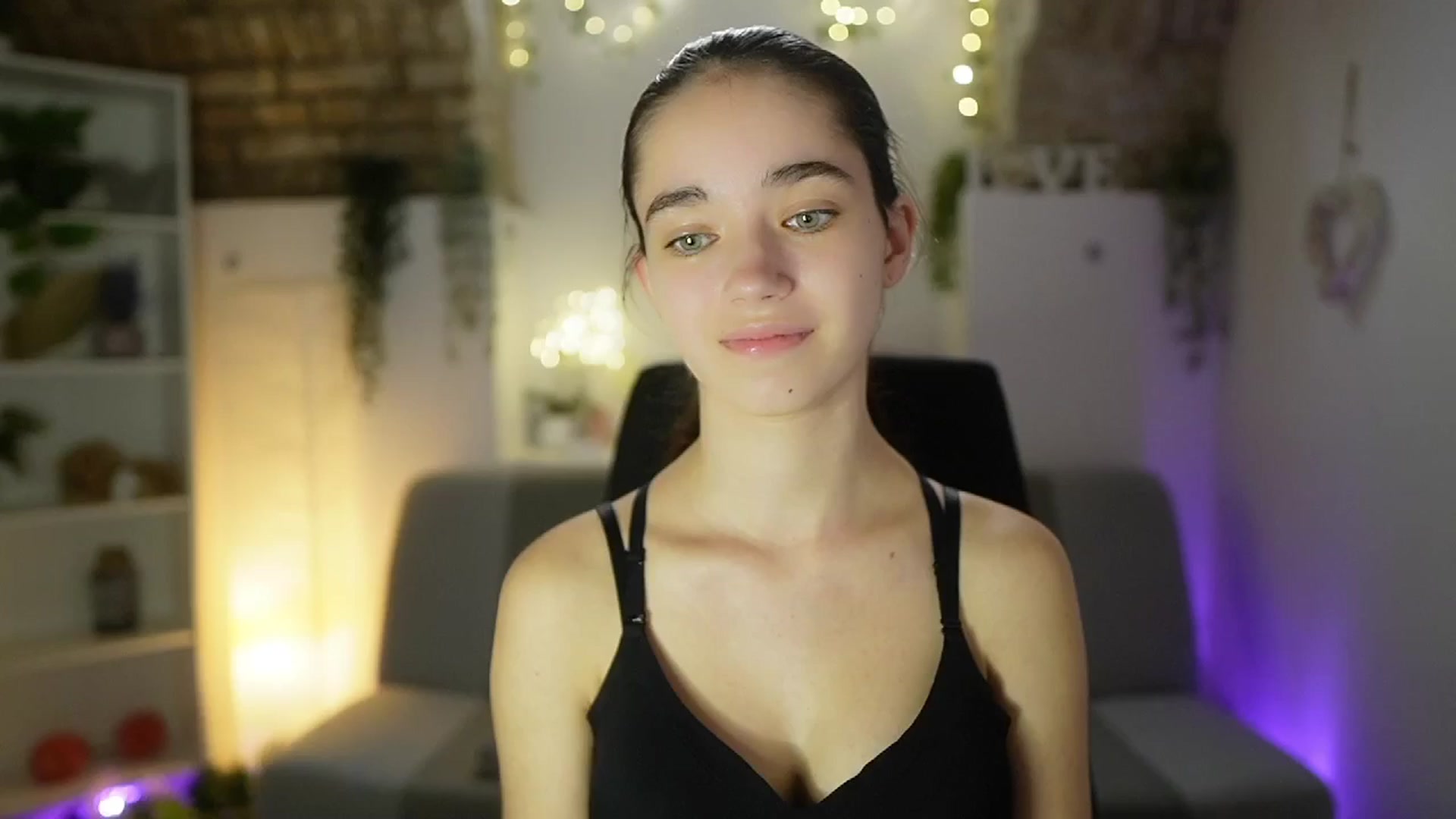 Gallery image thumbnail from Gia_Paige18's myfreecams stream on, 05/25/2025, 12:55 image 19 of 20