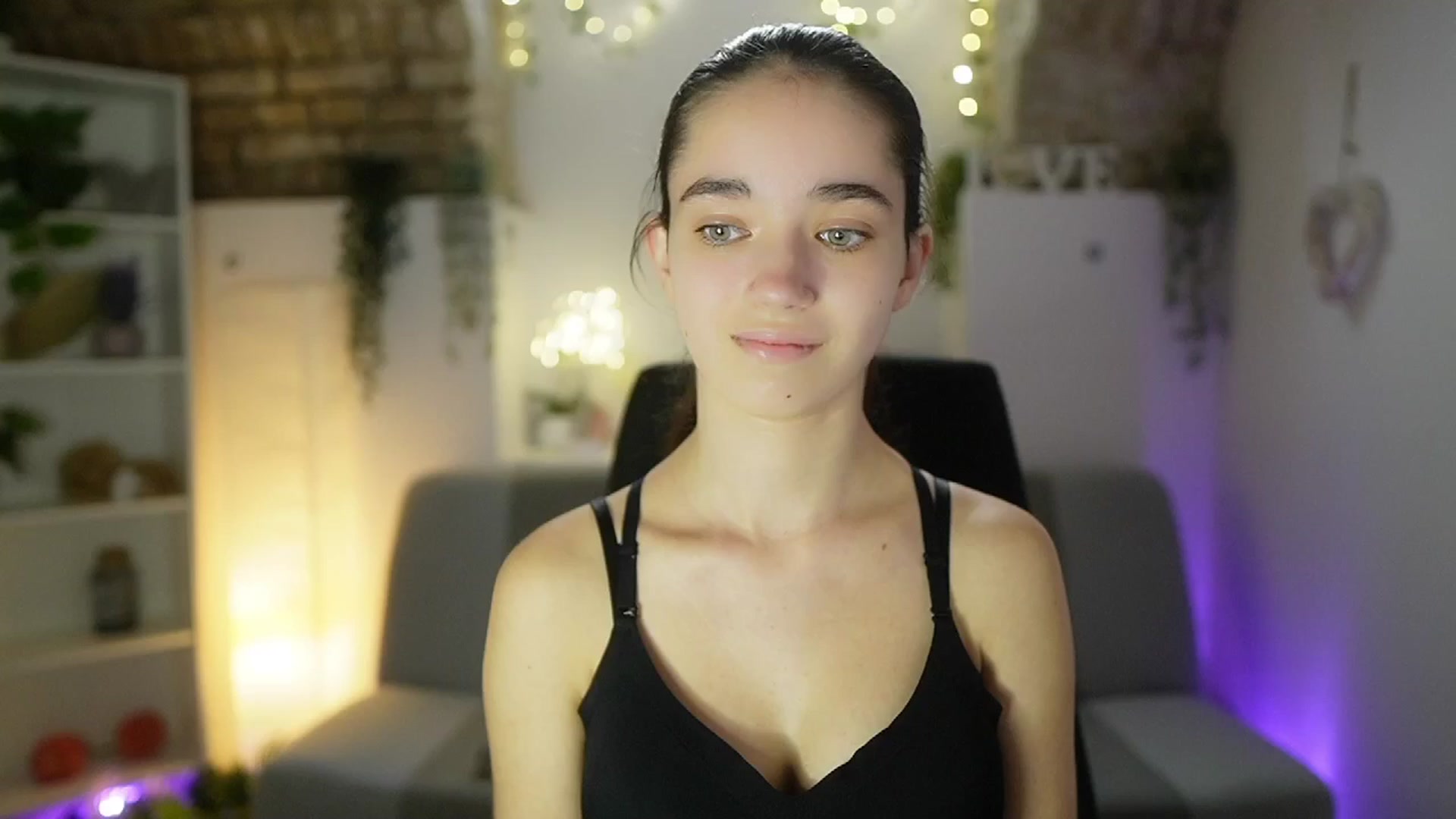 Gallery image thumbnail from Gia_Paige18's myfreecams stream on, 05/25/2025, 12:55 image 15 of 20
