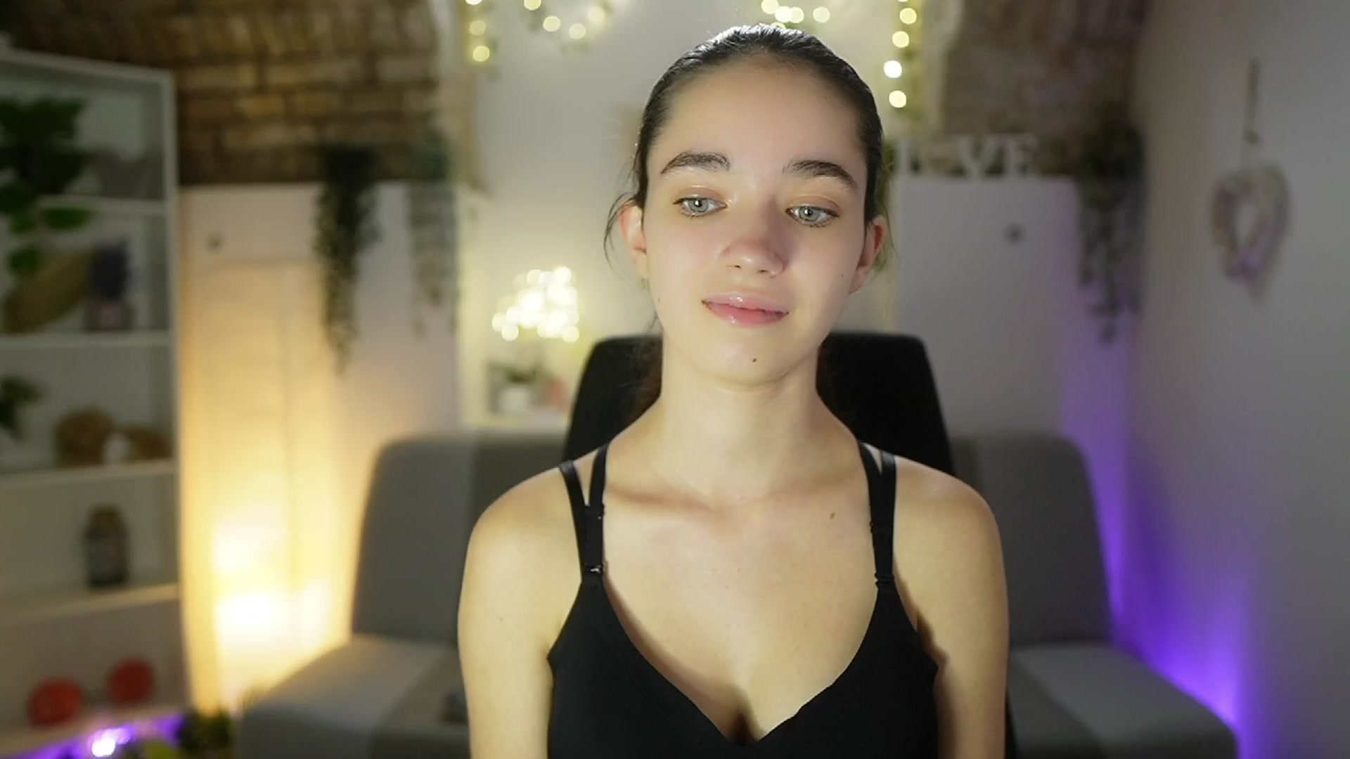 Gallery image thumbnail from Gia_Paige18's myfreecams stream on, 05/25/2025, 12:55 image 18 of 20