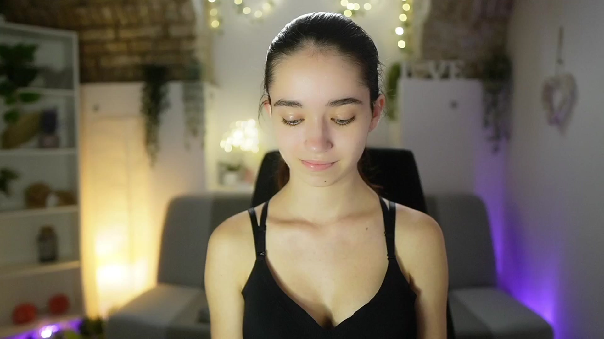 Gallery image thumbnail from Gia_Paige18's myfreecams stream on, 05/25/2025, 12:55 image 17 of 20
