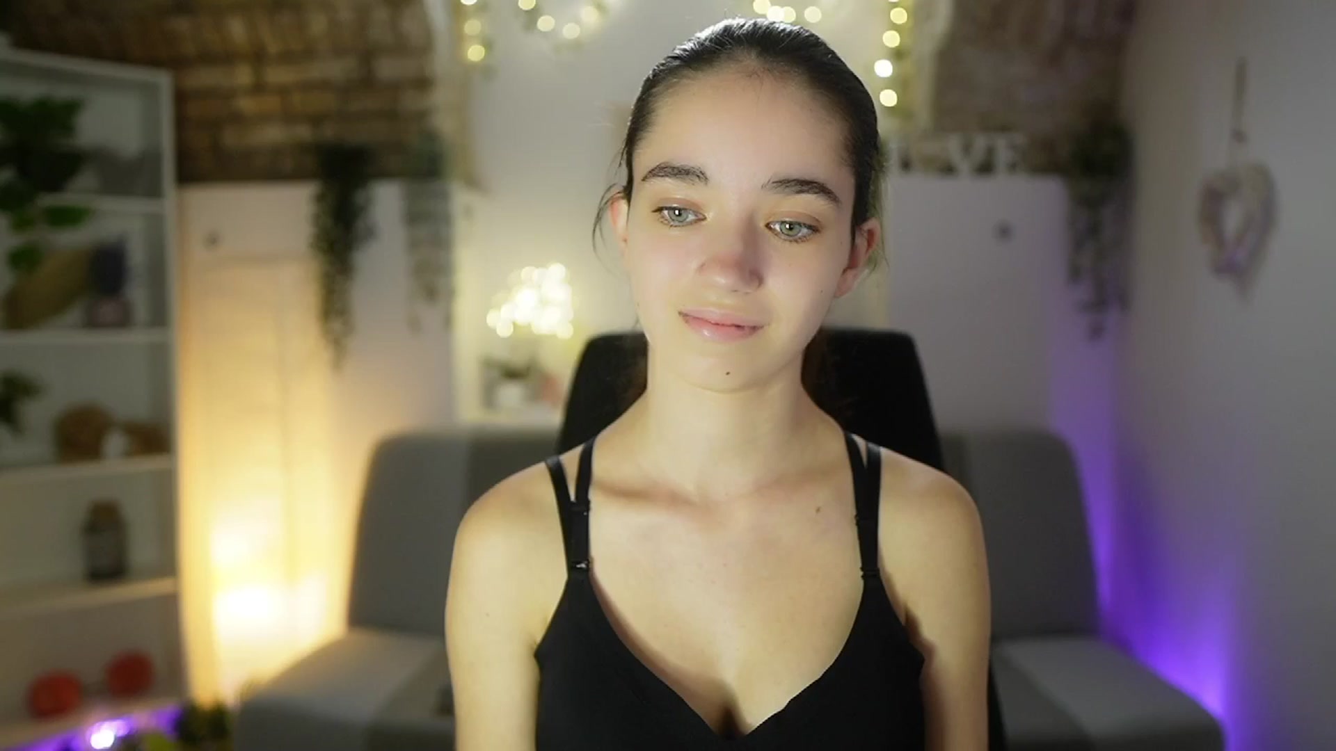 Gallery image thumbnail from Gia_Paige18's myfreecams stream on, 05/25/2025, 12:55 image 16 of 20