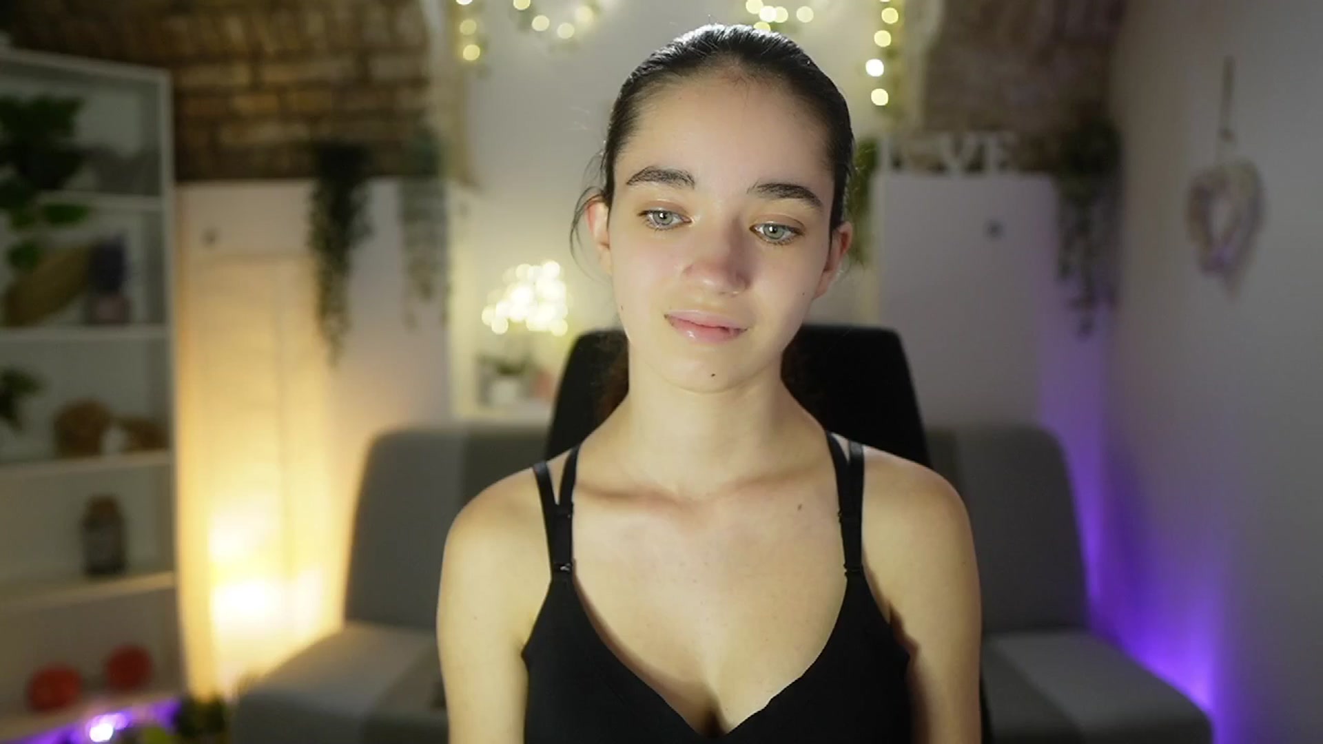 Gallery image thumbnail from Gia_Paige18's myfreecams stream on, 05/25/2025, 12:55 image 12 of 20
