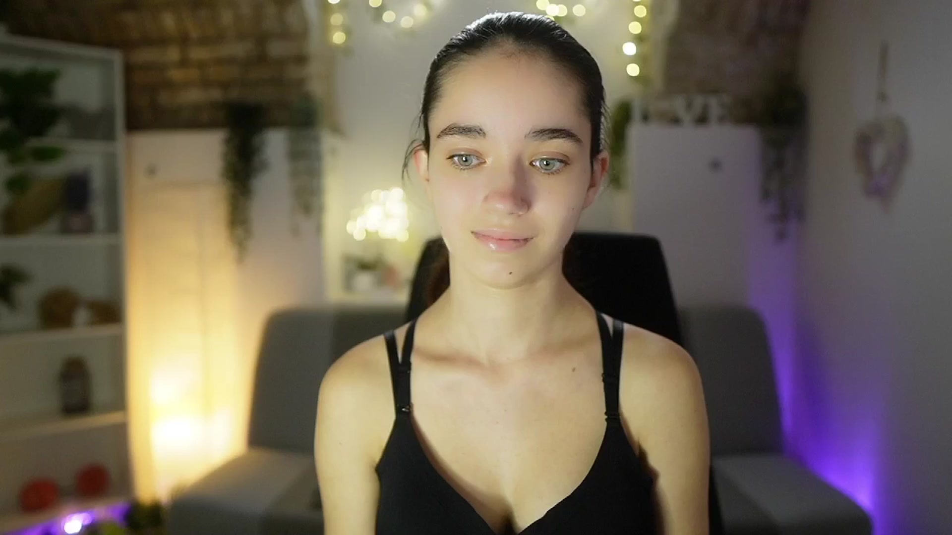 Gallery image thumbnail from Gia_Paige18's myfreecams stream on, 05/25/2025, 12:55 image 3 of 20