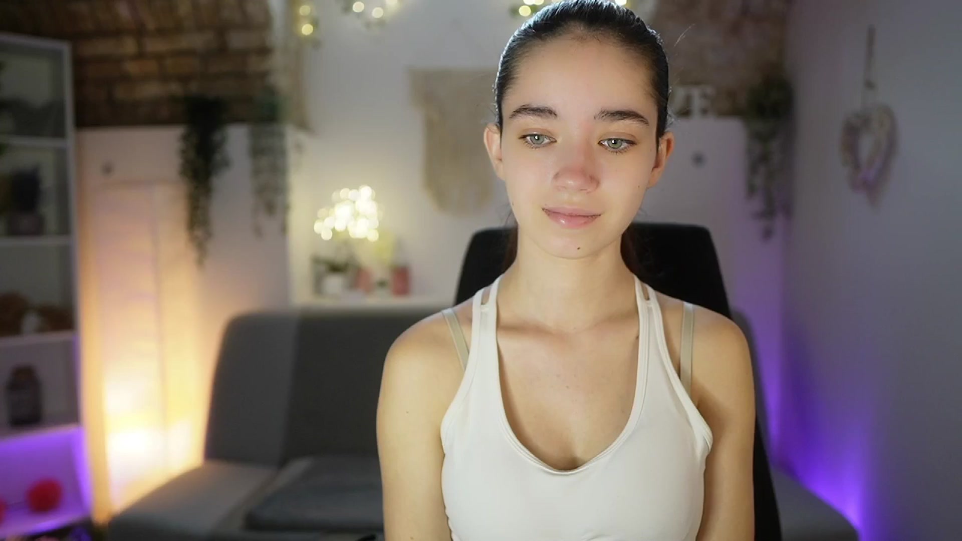 Gallery image thumbnail from Gia_Paige18's myfreecams stream on, 05/26/2025, 08:44 image 6 of 20