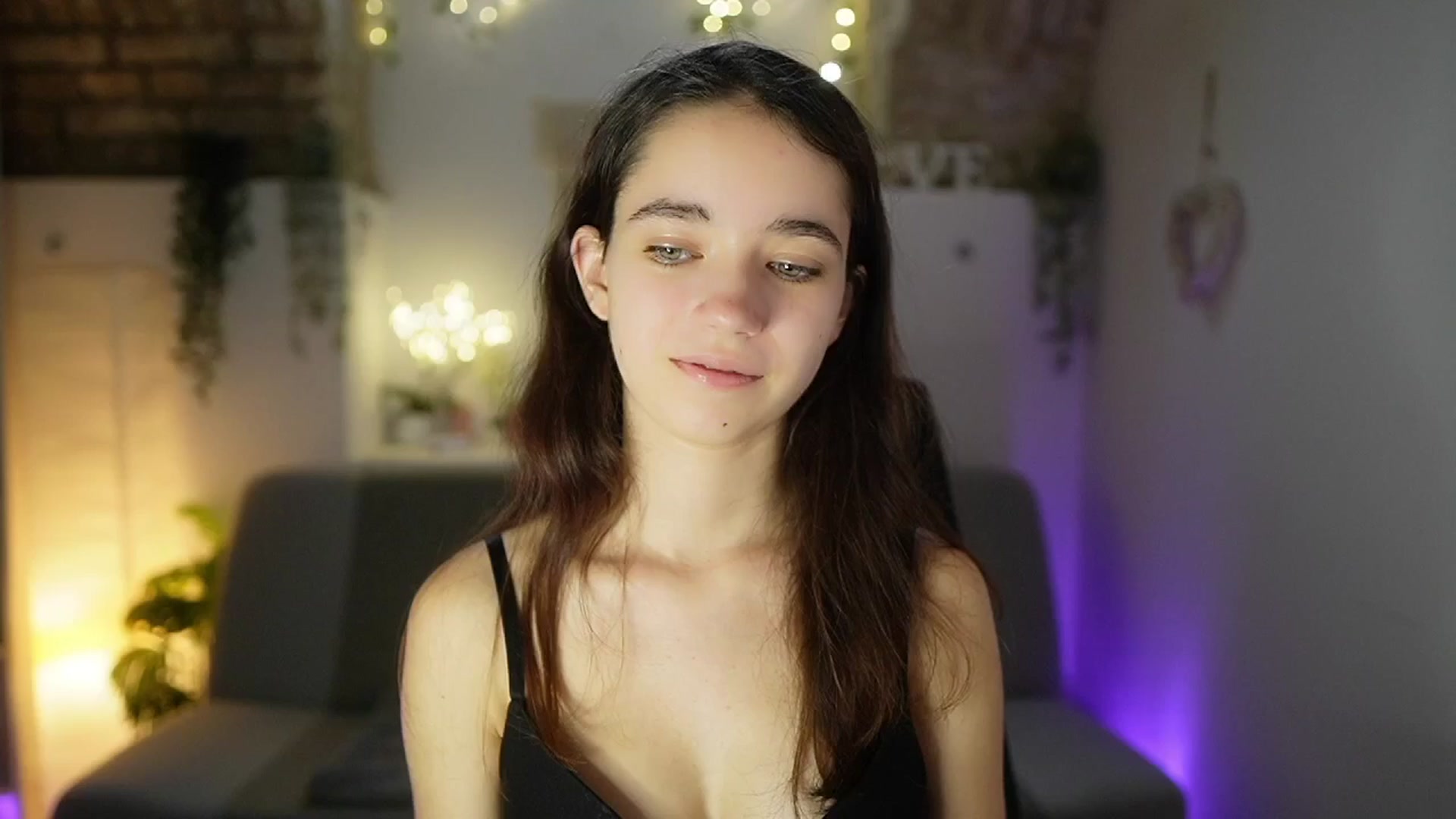 Gallery image thumbnail from Gia_Paige18's myfreecams stream on, 05/30/2025, 13:44 image 18 of 20