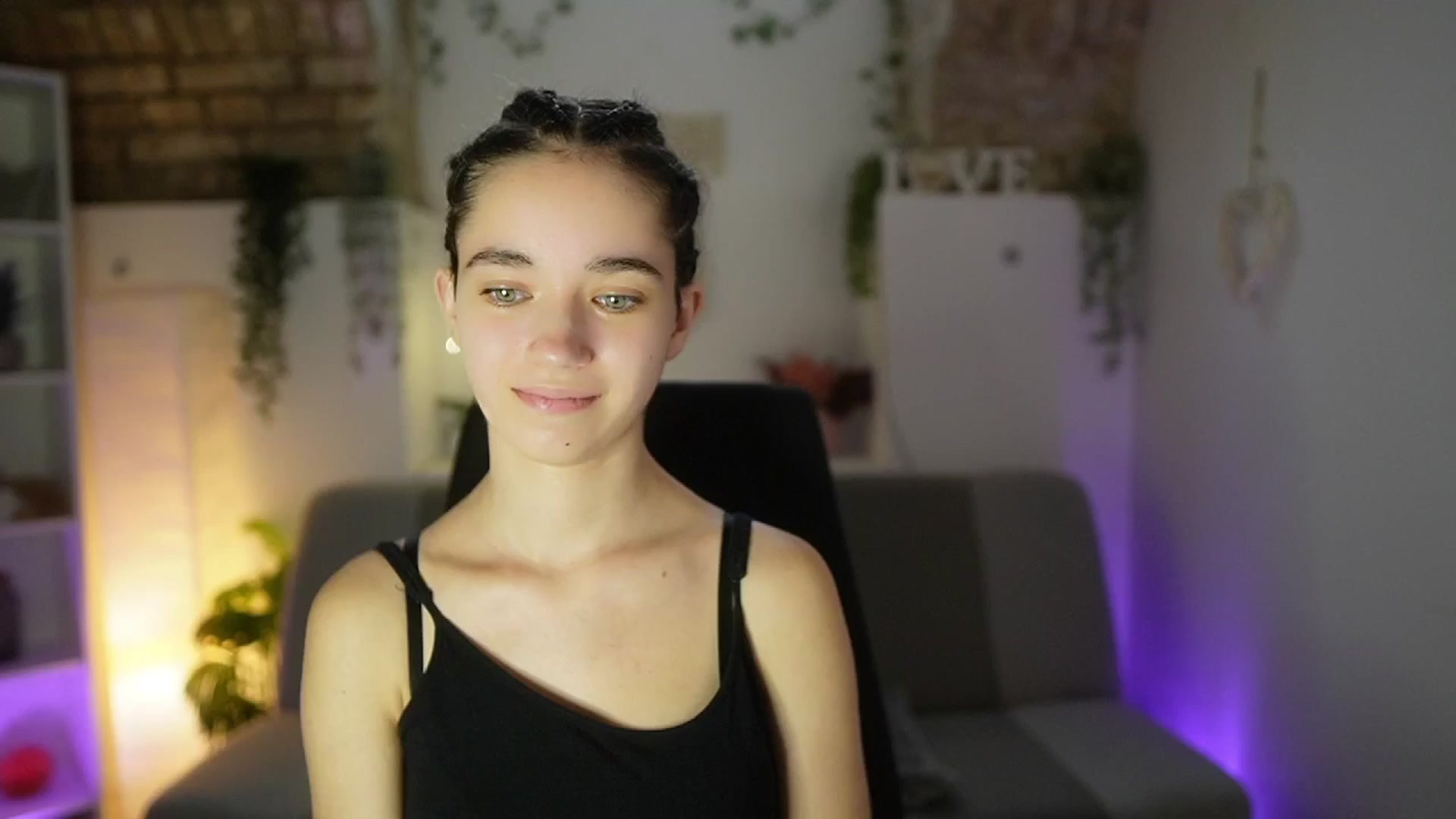 Gallery image thumbnail from Gia_Paige18's myfreecams stream on, 06/04/2025, 11:00 image 13 of 20