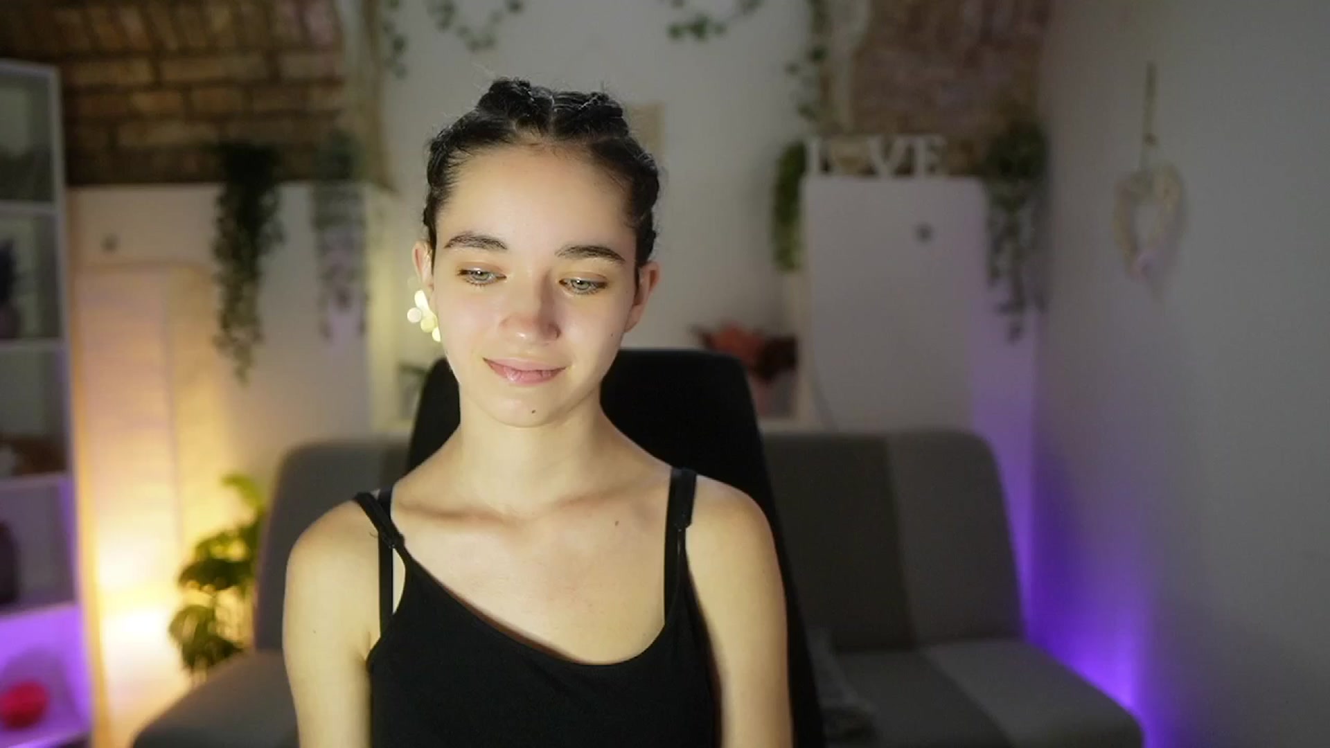 Gallery image thumbnail from Gia_Paige18's myfreecams stream on, 06/04/2025, 11:00 image 15 of 20