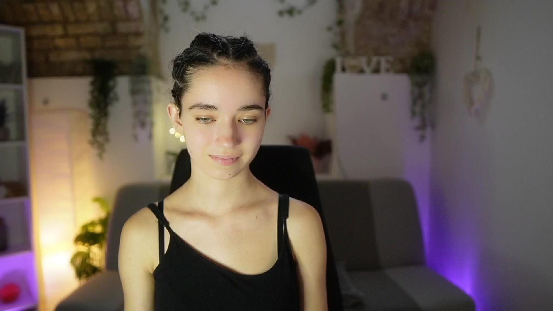 Gallery image thumbnail from Gia_Paige18's myfreecams stream on, 06/04/2025, 11:00 image 5 of 20