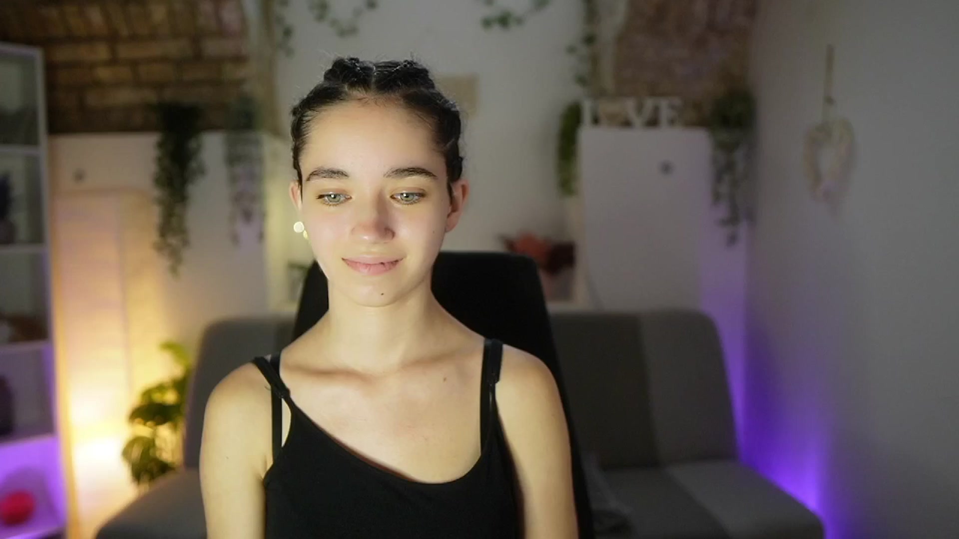 Gallery image thumbnail from Gia_Paige18's myfreecams stream on, 06/04/2025, 11:00 image 12 of 20
