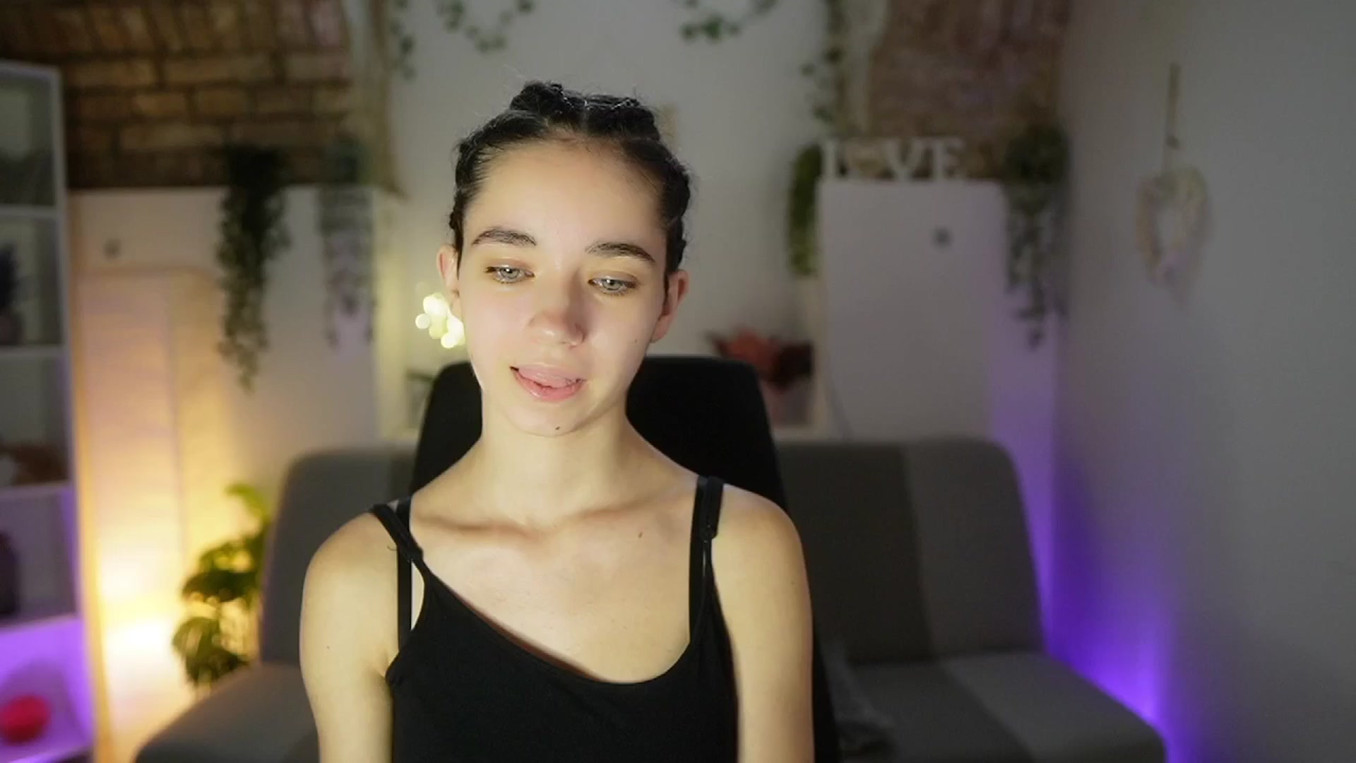 Gallery image thumbnail from Gia_Paige18's myfreecams stream on, 06/04/2025, 11:00 image 2 of 20