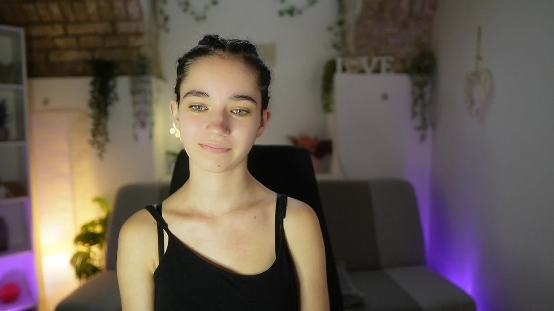 Gallery image thumbnail from Gia_Paige18's myfreecams stream on, 06/04/2025, 11:00 image 10 of 20