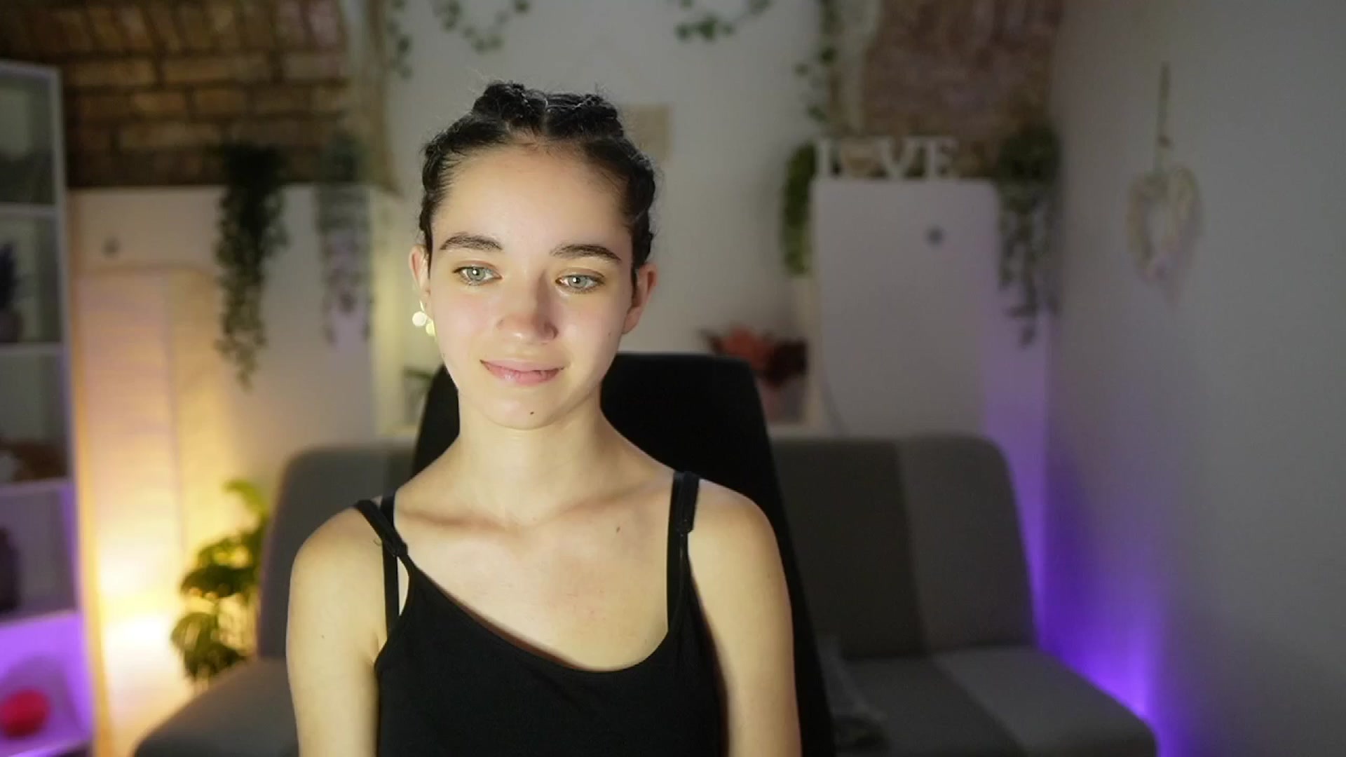 Gallery image thumbnail from Gia_Paige18's myfreecams stream on, 06/04/2025, 11:00 image 9 of 20
