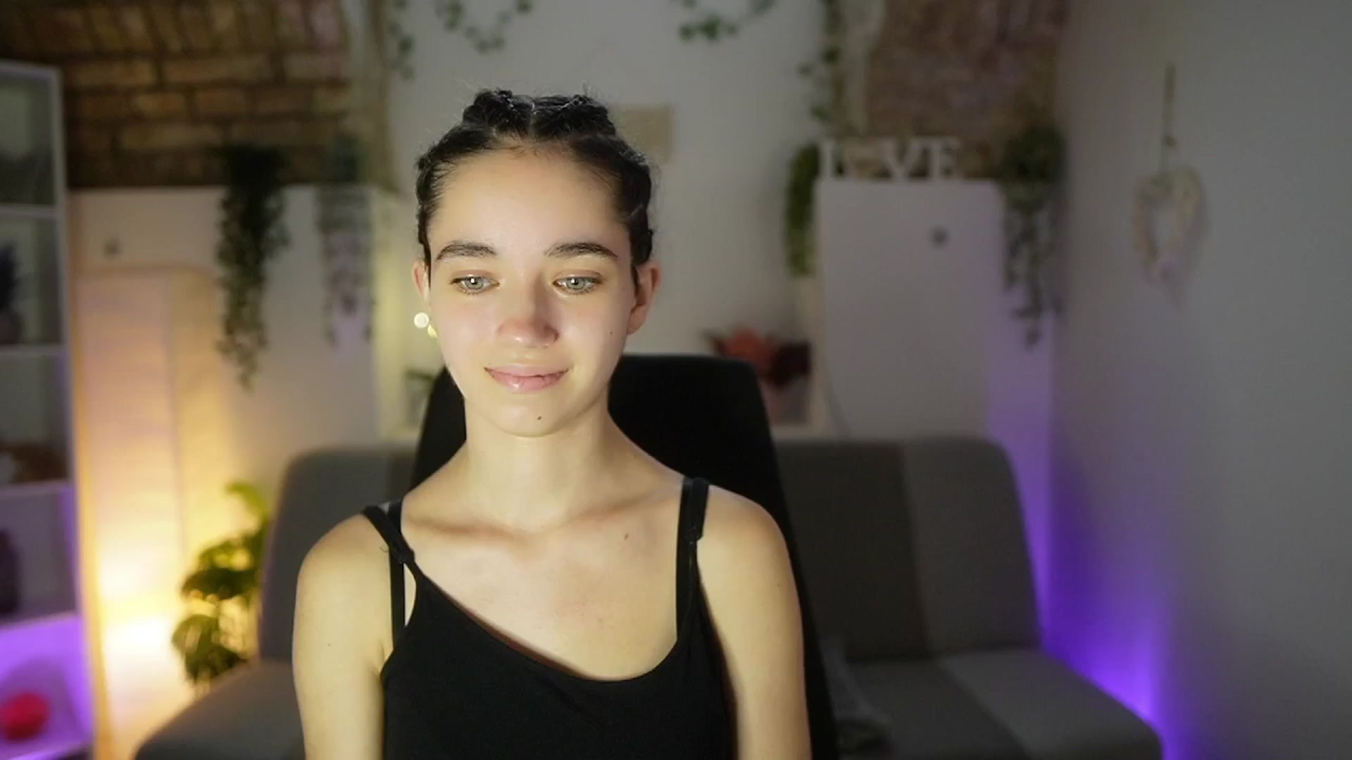 Gallery image thumbnail from Gia_Paige18's myfreecams stream on, 06/04/2025, 11:00 image 11 of 20
