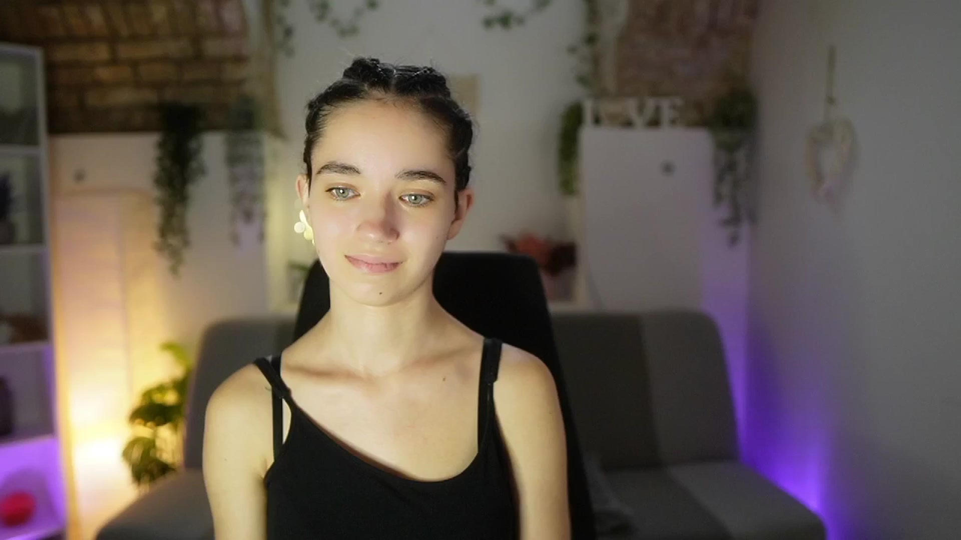 Gallery image thumbnail from Gia_Paige18's myfreecams stream on, 06/04/2025, 11:00 image 17 of 20