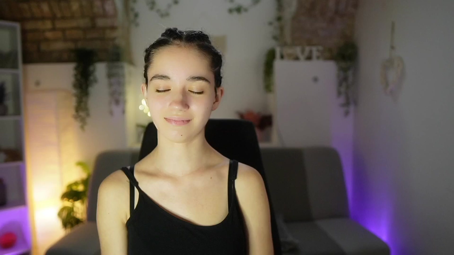 Gallery image thumbnail from Gia_Paige18's myfreecams stream on, 06/04/2025, 11:00 image 14 of 20