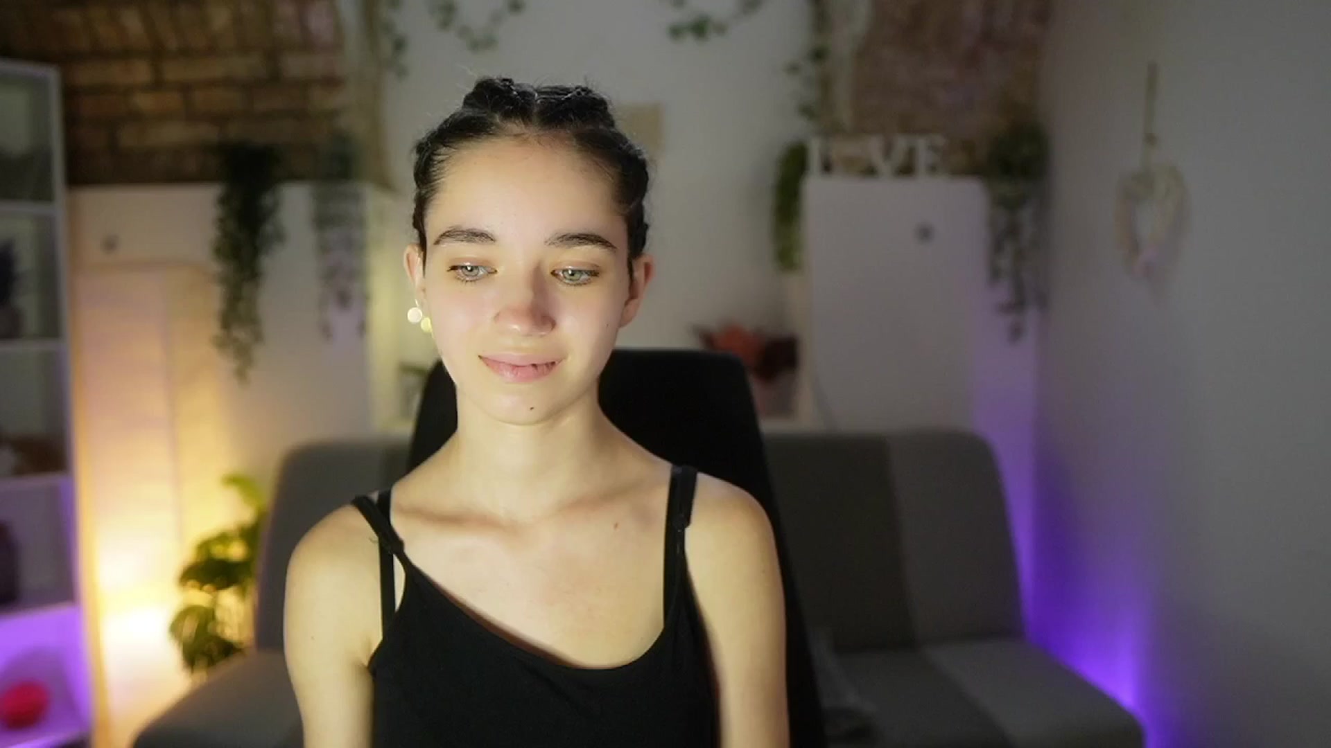 Gallery image thumbnail from Gia_Paige18's myfreecams stream on, 06/04/2025, 11:00 image 7 of 20