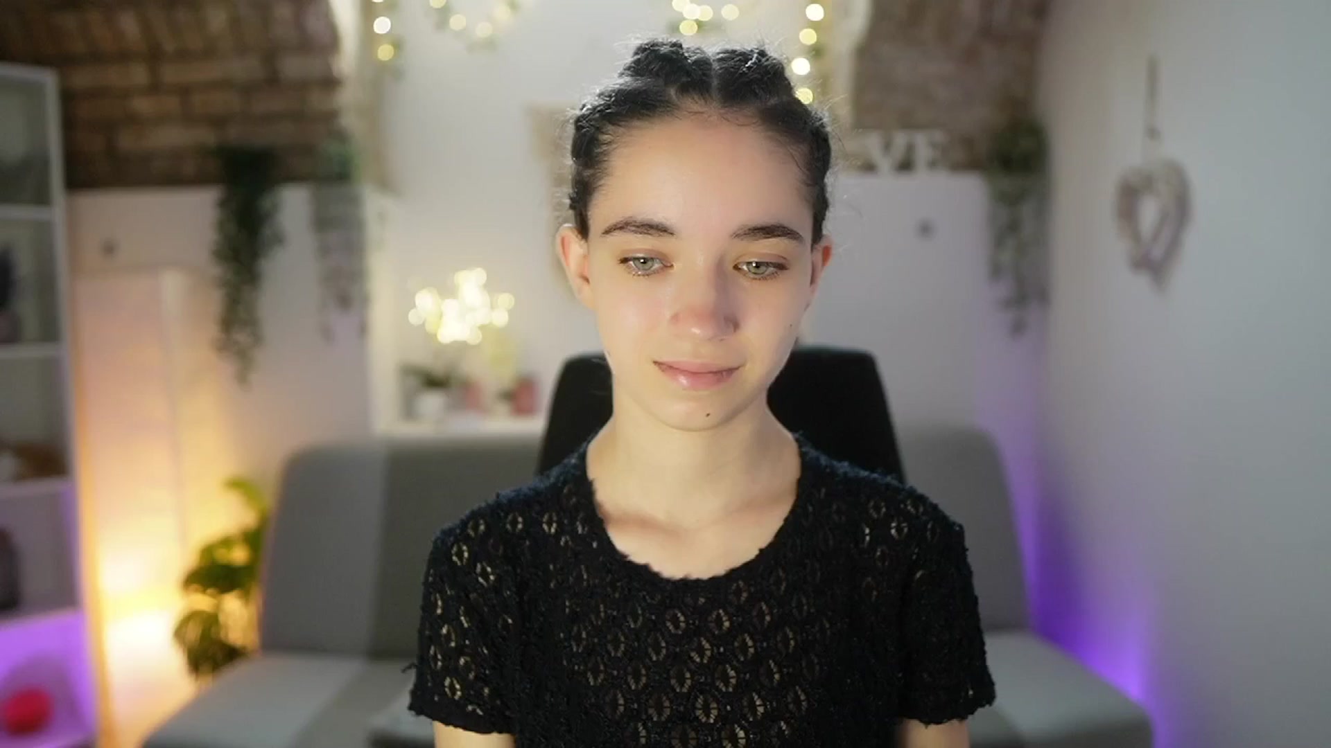 Gallery image thumbnail from Gia_Paige18's myfreecams stream on, 06/05/2025, 07:55 image 6 of 20