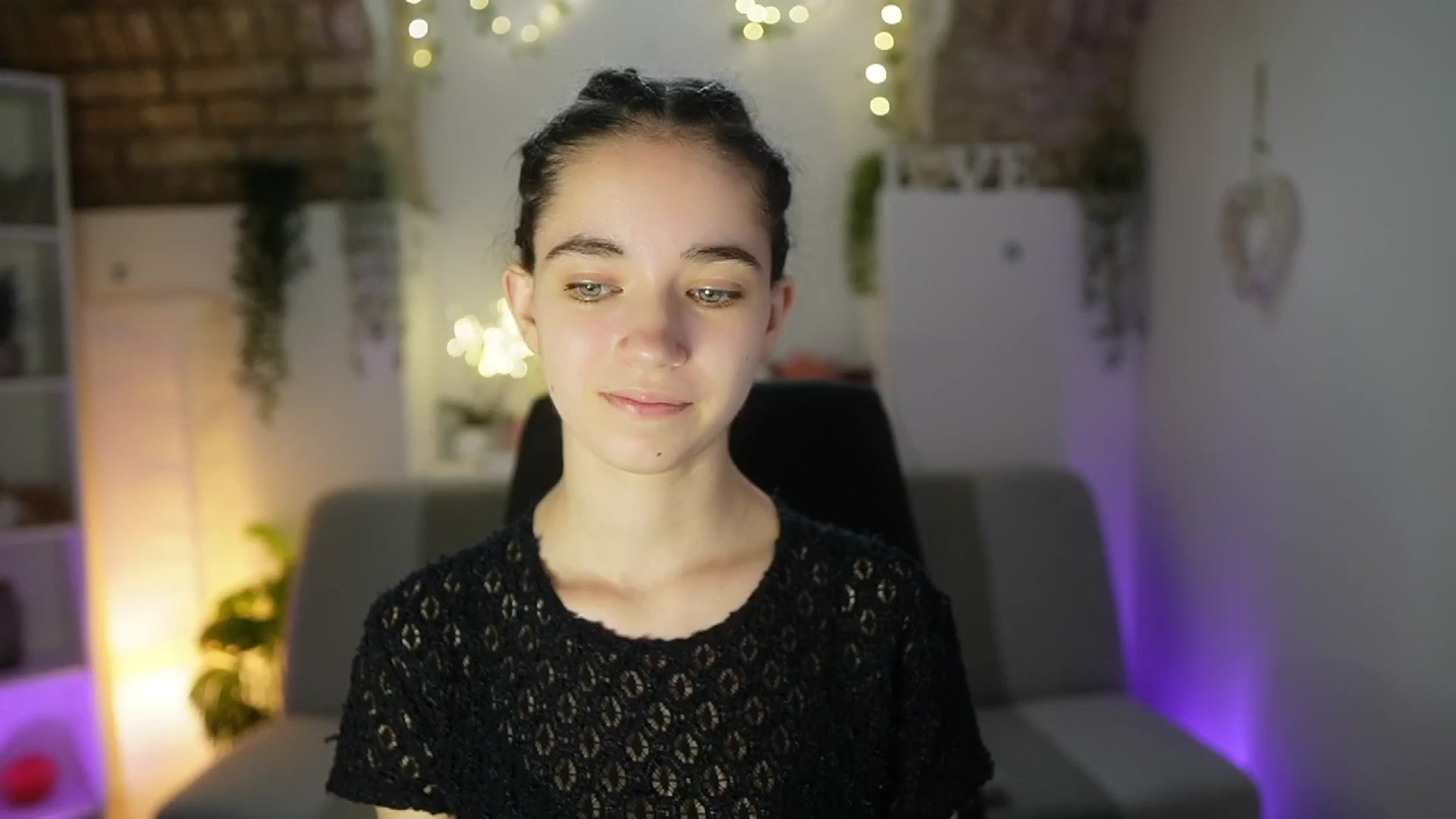Gallery image thumbnail from Gia_Paige18's myfreecams stream on, 06/05/2025, 08:46 image 17 of 20