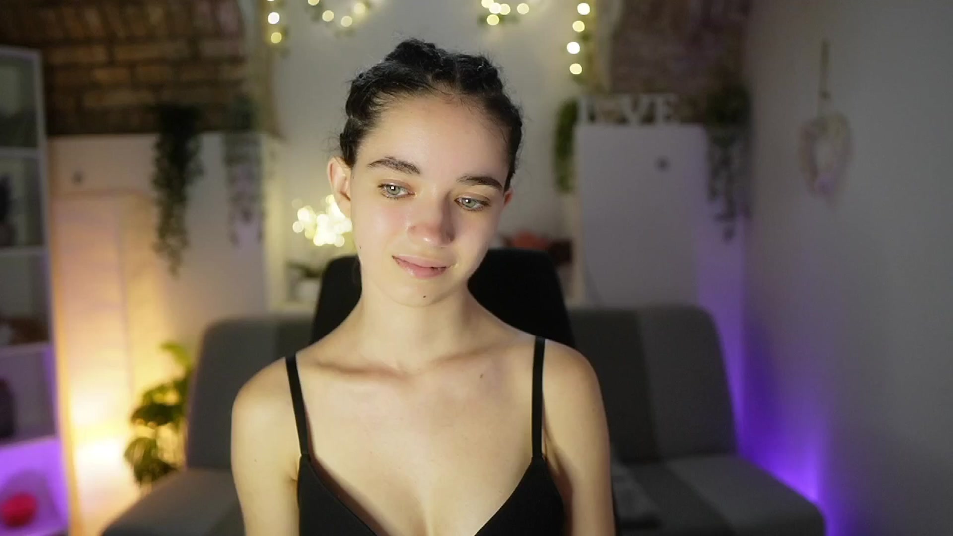 Gallery image thumbnail from Gia_Paige18's myfreecams stream on, 06/05/2025, 11:52 image 5 of 20