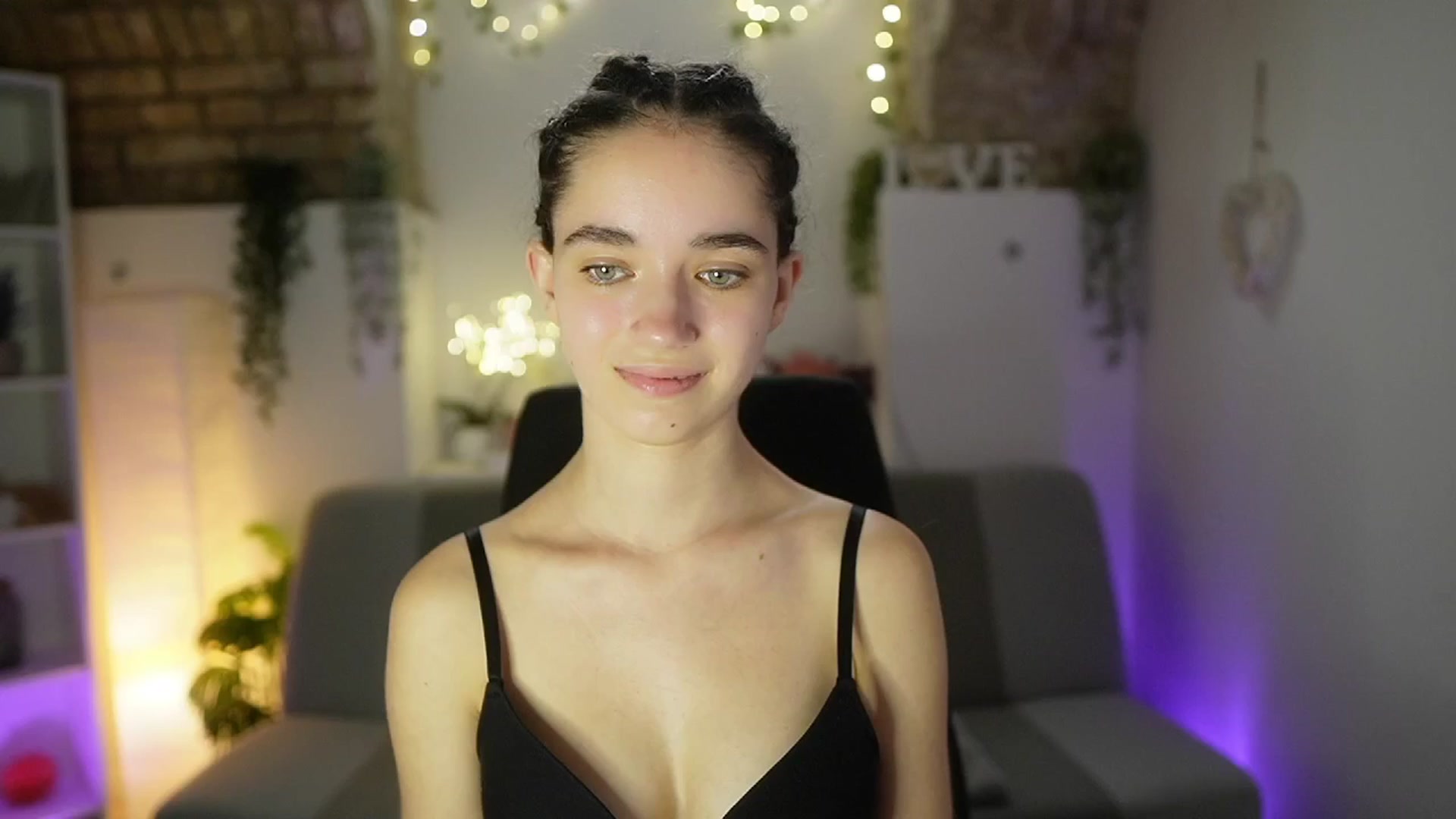 Gallery image thumbnail from Gia_Paige18's myfreecams stream on, 06/05/2025, 16:58 image 5 of 20