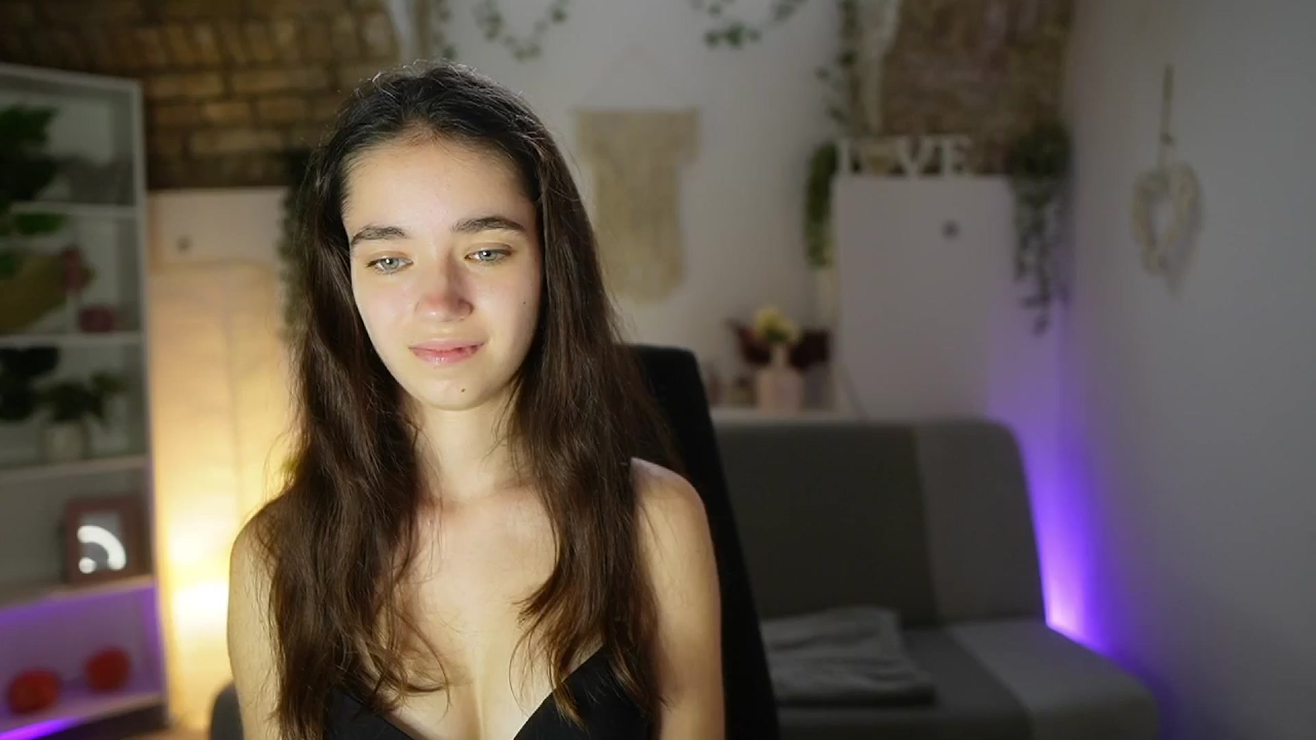 Gallery image thumbnail from Gia_Paige18's myfreecams stream on, 06/15/2025, 12:14 image 16 of 20