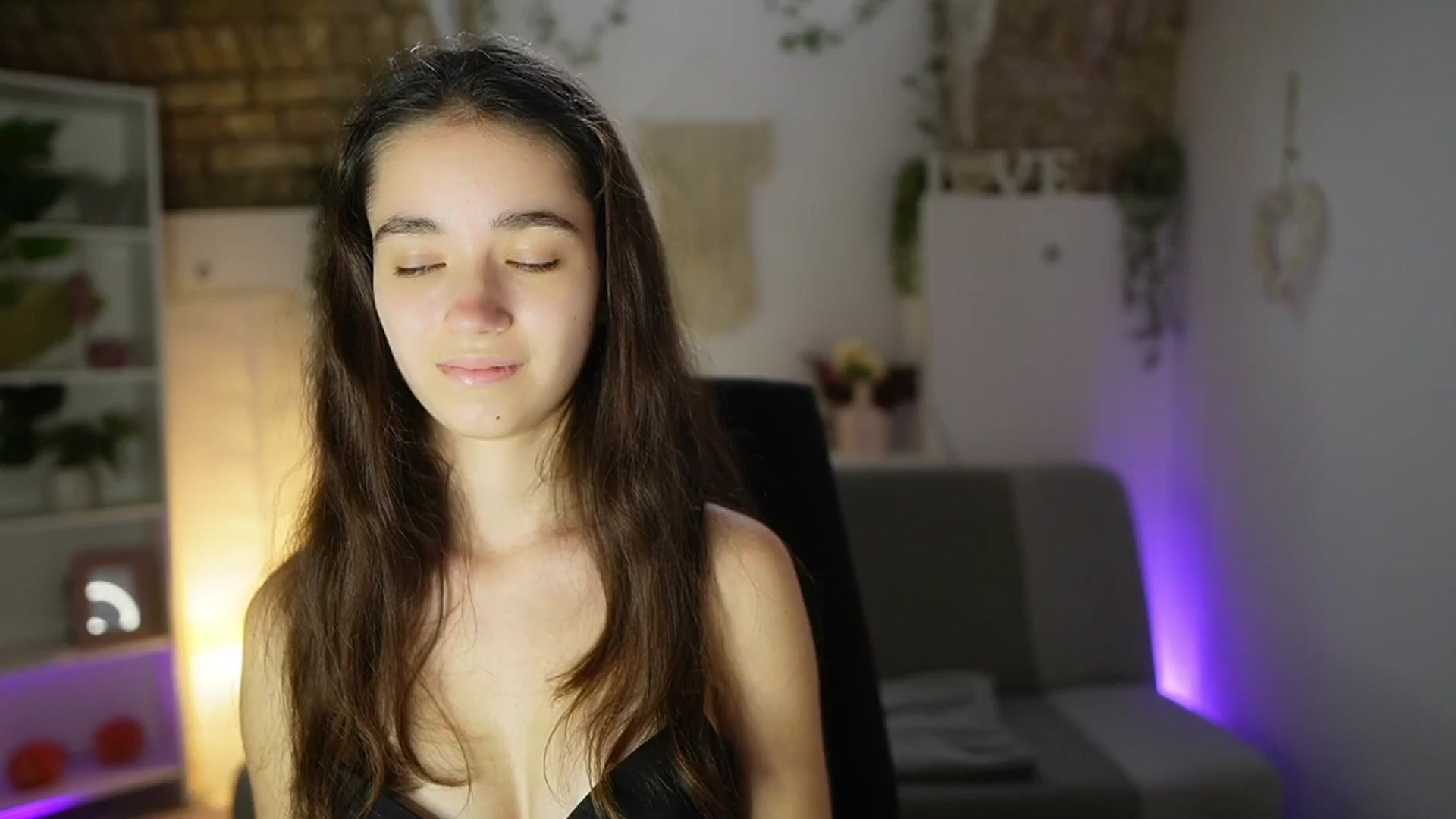 Gallery image thumbnail from Gia_Paige18's myfreecams stream on, 06/15/2025, 12:14 image 10 of 20