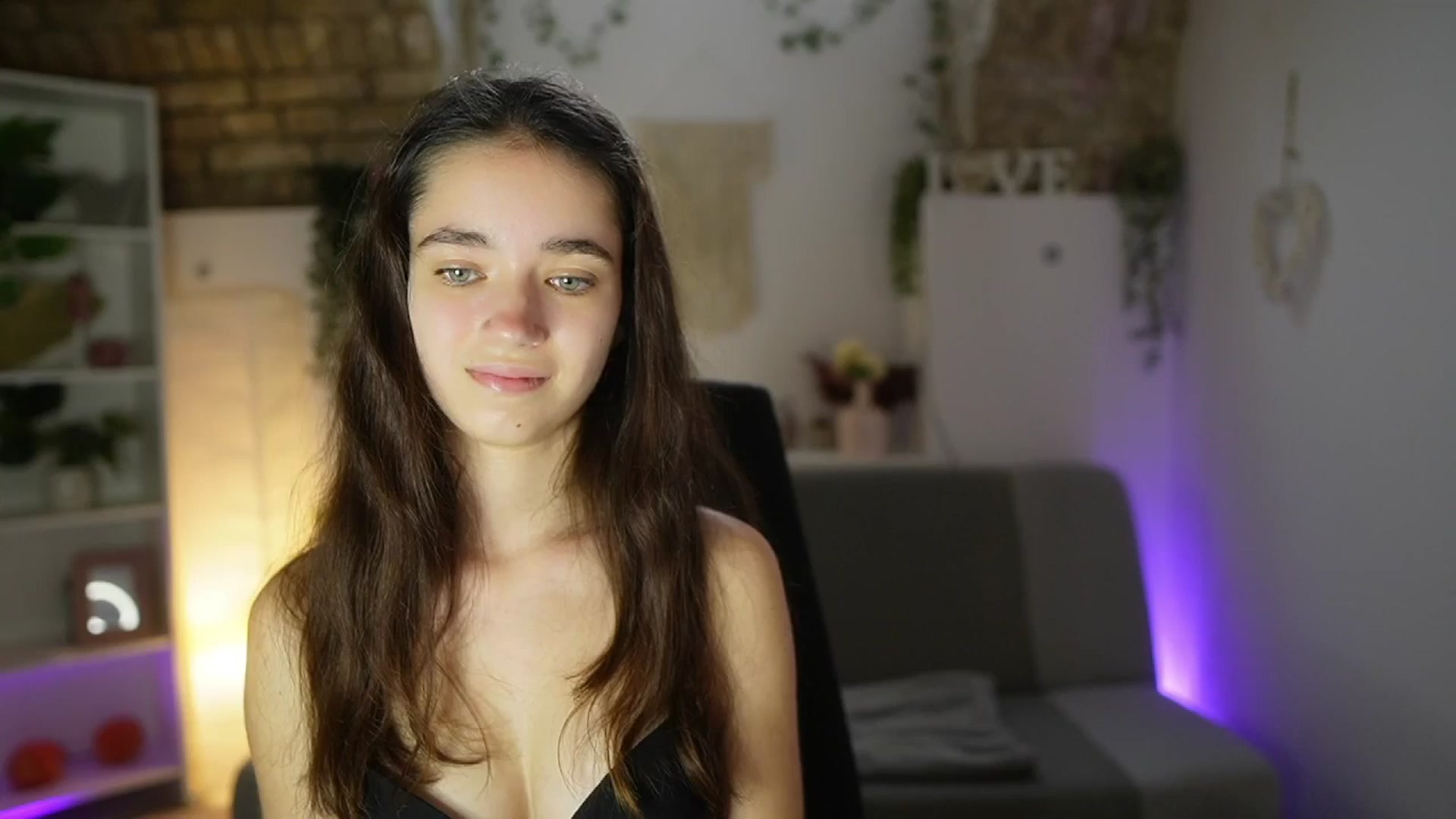 Gallery image thumbnail from Gia_Paige18's myfreecams stream on, 06/15/2025, 12:14 image 14 of 20