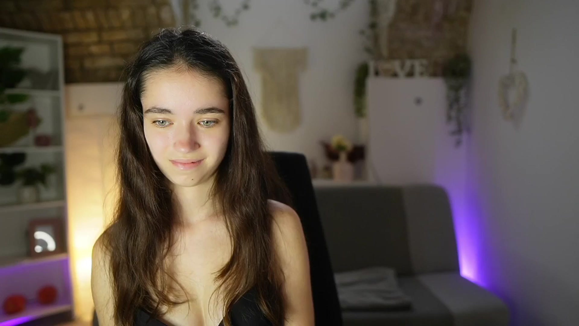 Gallery image thumbnail from Gia_Paige18's myfreecams stream on, 06/15/2025, 12:14 image 17 of 20