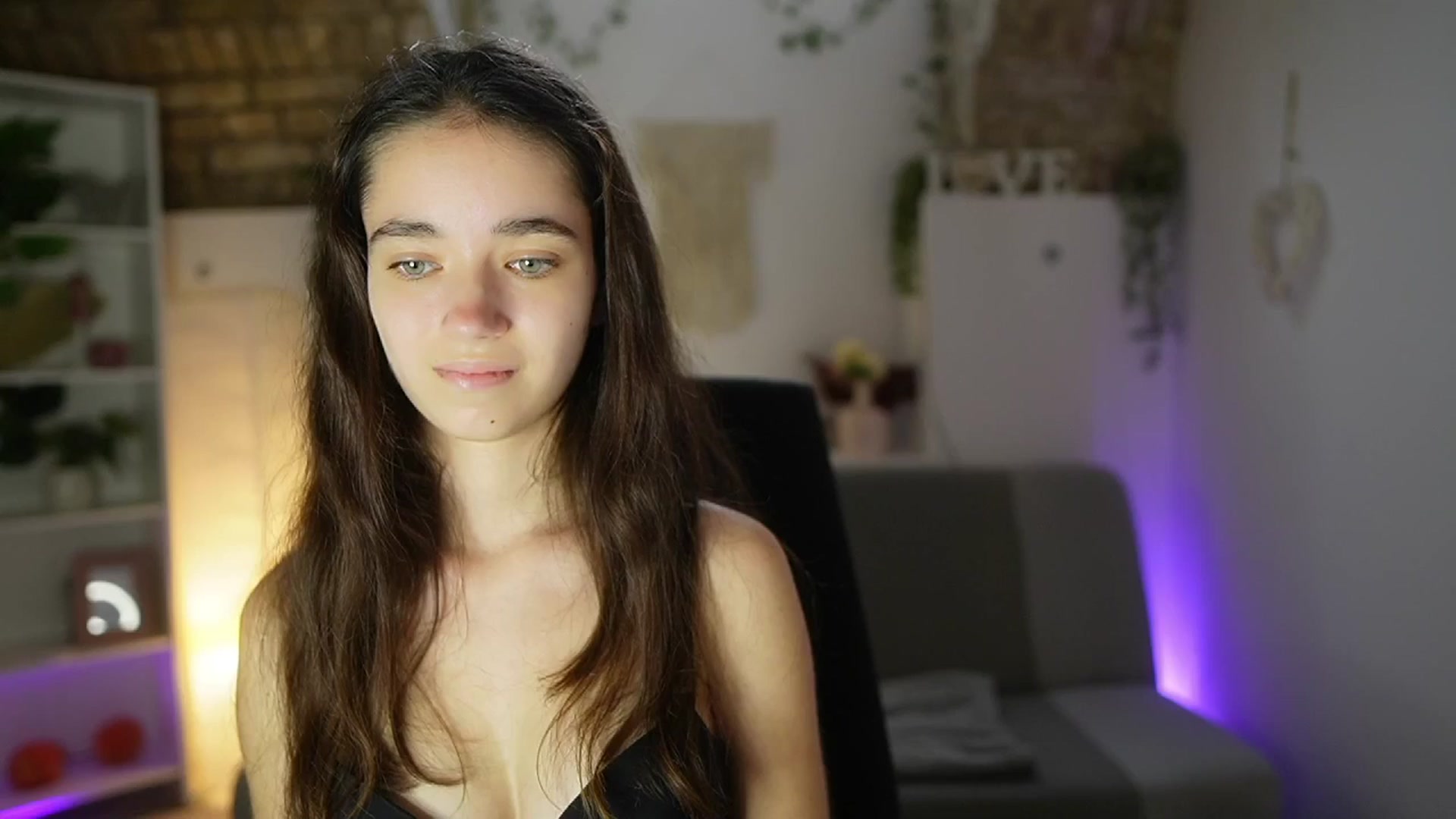 Gallery image thumbnail from Gia_Paige18's myfreecams stream on, 06/15/2025, 12:14 image 9 of 20