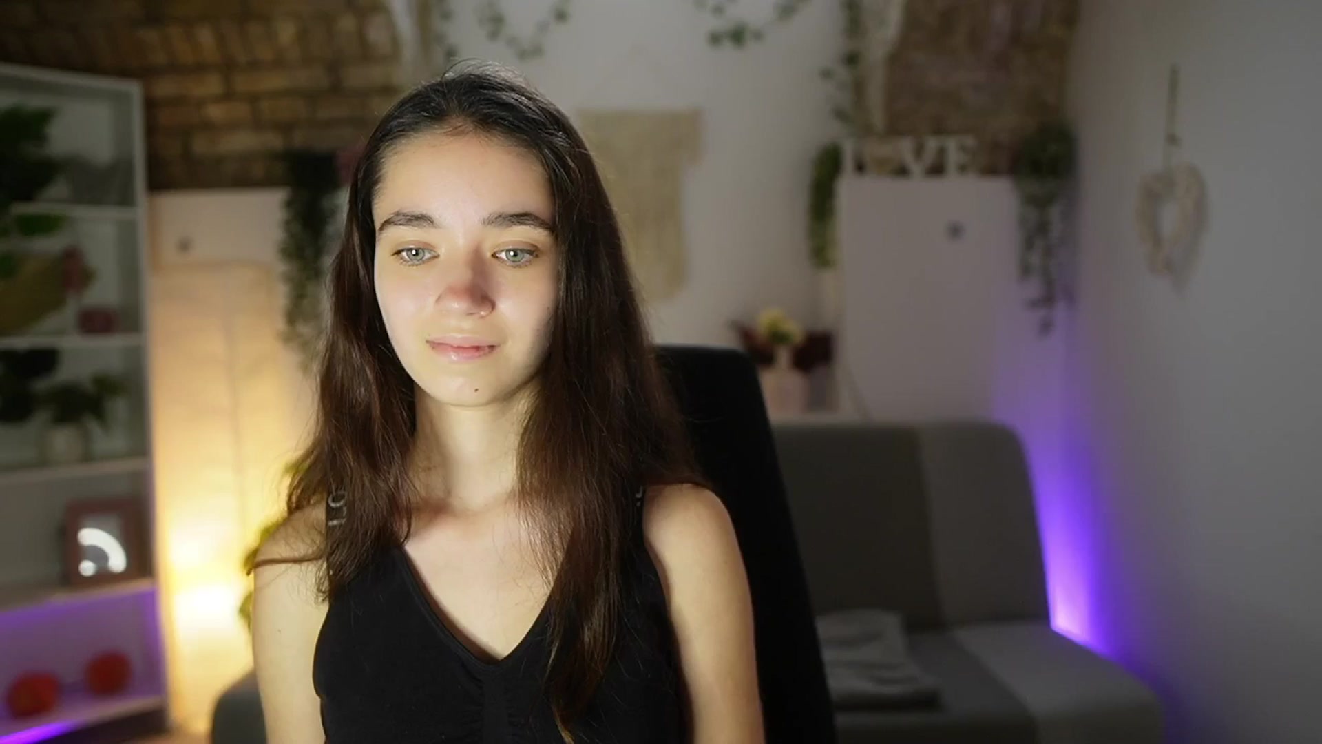 Gallery image thumbnail from Gia_Paige18's myfreecams stream on, 06/15/2025, 13:08 image 15 of 20