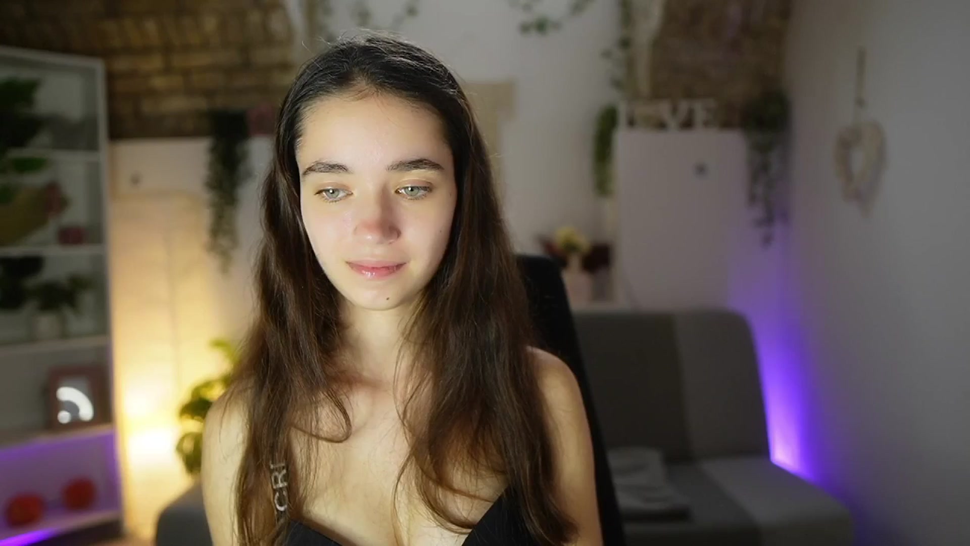 Gallery image thumbnail from Gia_Paige18's myfreecams stream on, 06/15/2025, 14:07 image 14 of 20