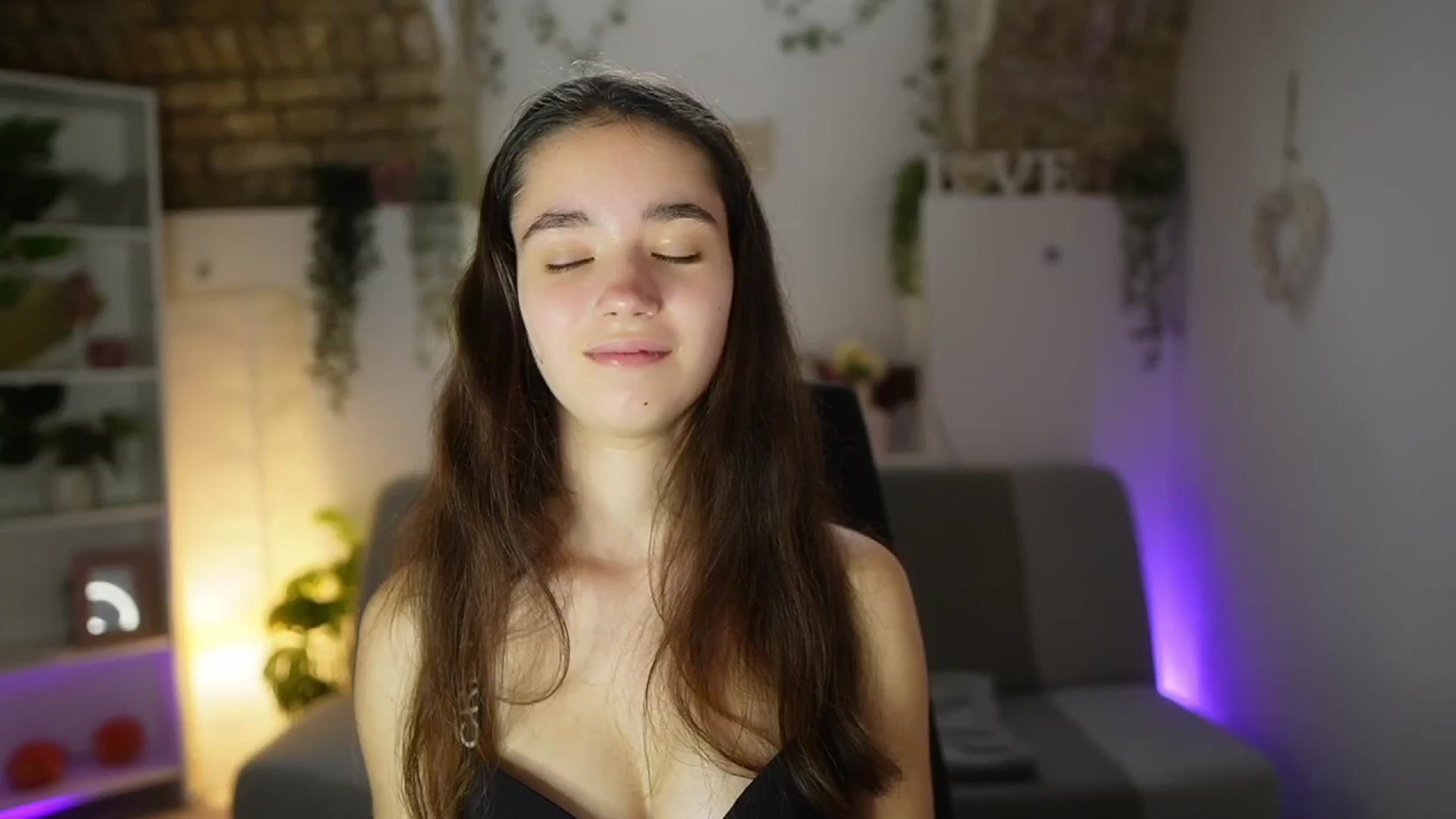 Gallery image thumbnail from Gia_Paige18's myfreecams stream on, 06/15/2025, 14:07 image 15 of 20