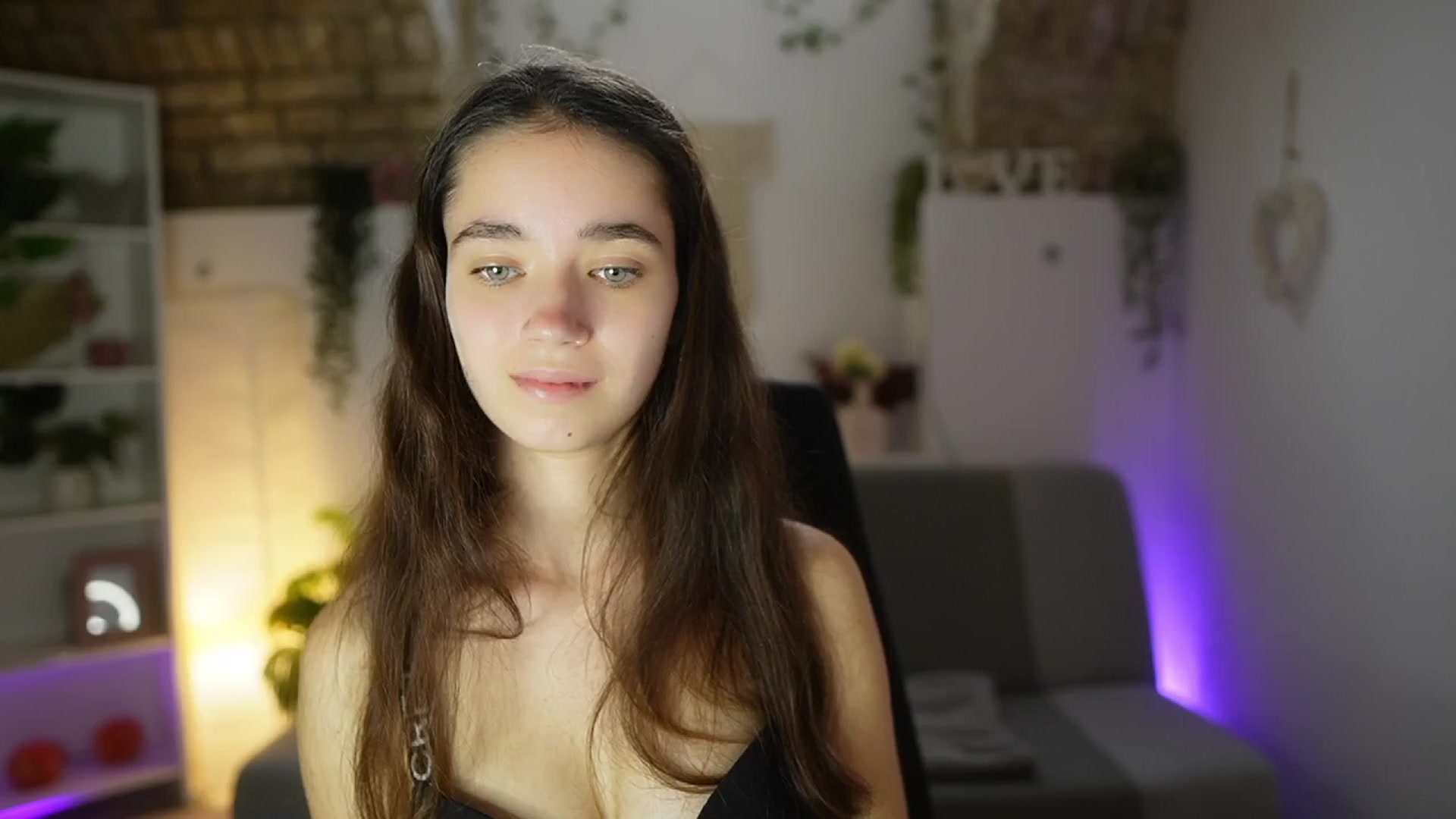 Gallery image thumbnail from Gia_Paige18's myfreecams stream on, 06/15/2025, 14:07 image 10 of 20