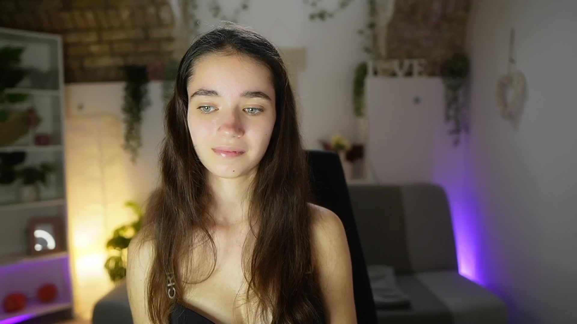 Gallery image thumbnail from Gia_Paige18's myfreecams stream on, 06/15/2025, 14:07 image 19 of 20