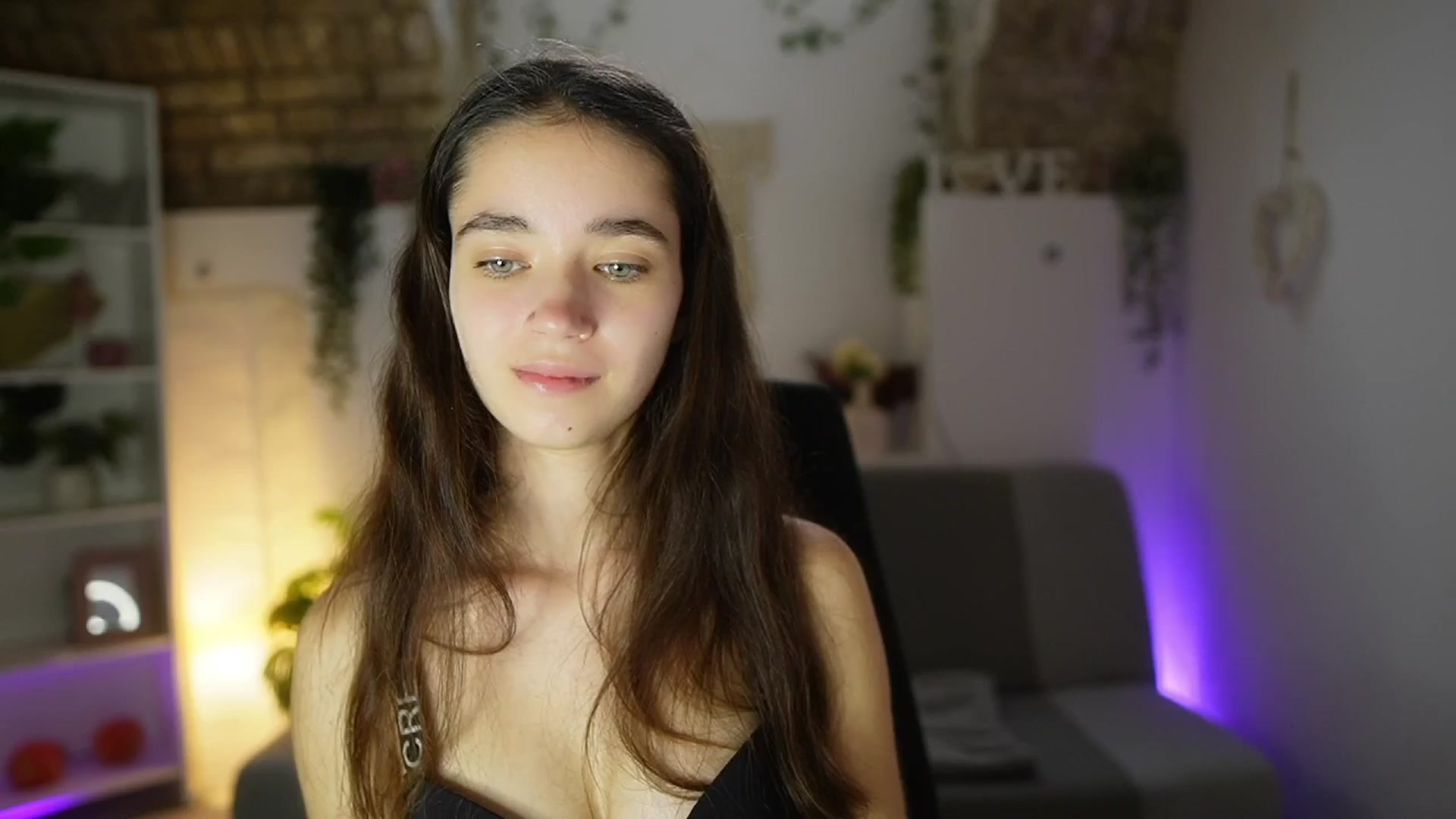 Gallery image thumbnail from Gia_Paige18's myfreecams stream on, 06/15/2025, 14:07 image 13 of 20