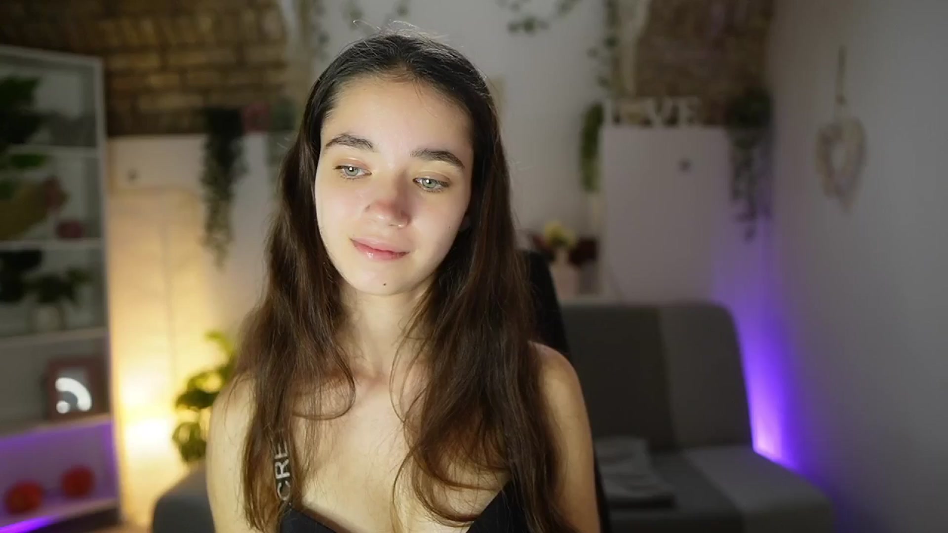 Gallery image thumbnail from Gia_Paige18's myfreecams stream on, 06/15/2025, 14:07 image 12 of 20