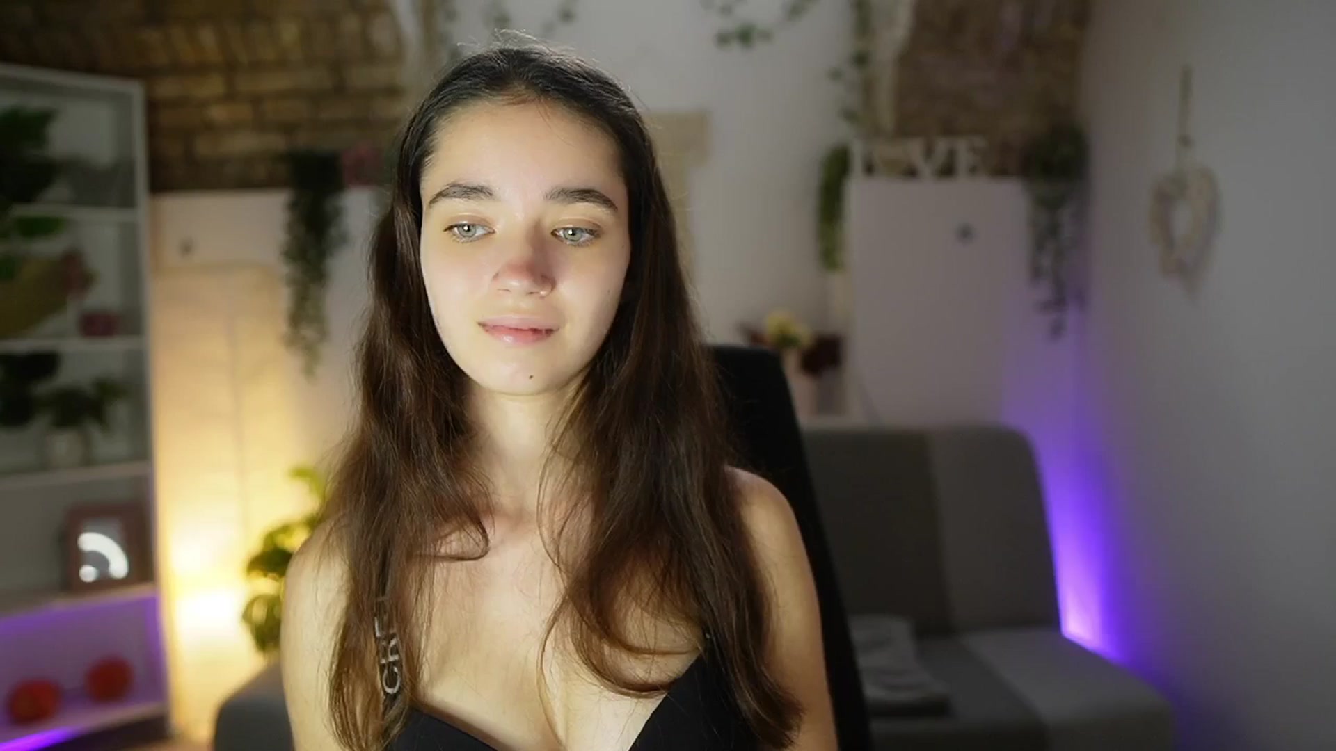 Gallery image thumbnail from Gia_Paige18's myfreecams stream on, 06/15/2025, 14:07 image 6 of 20